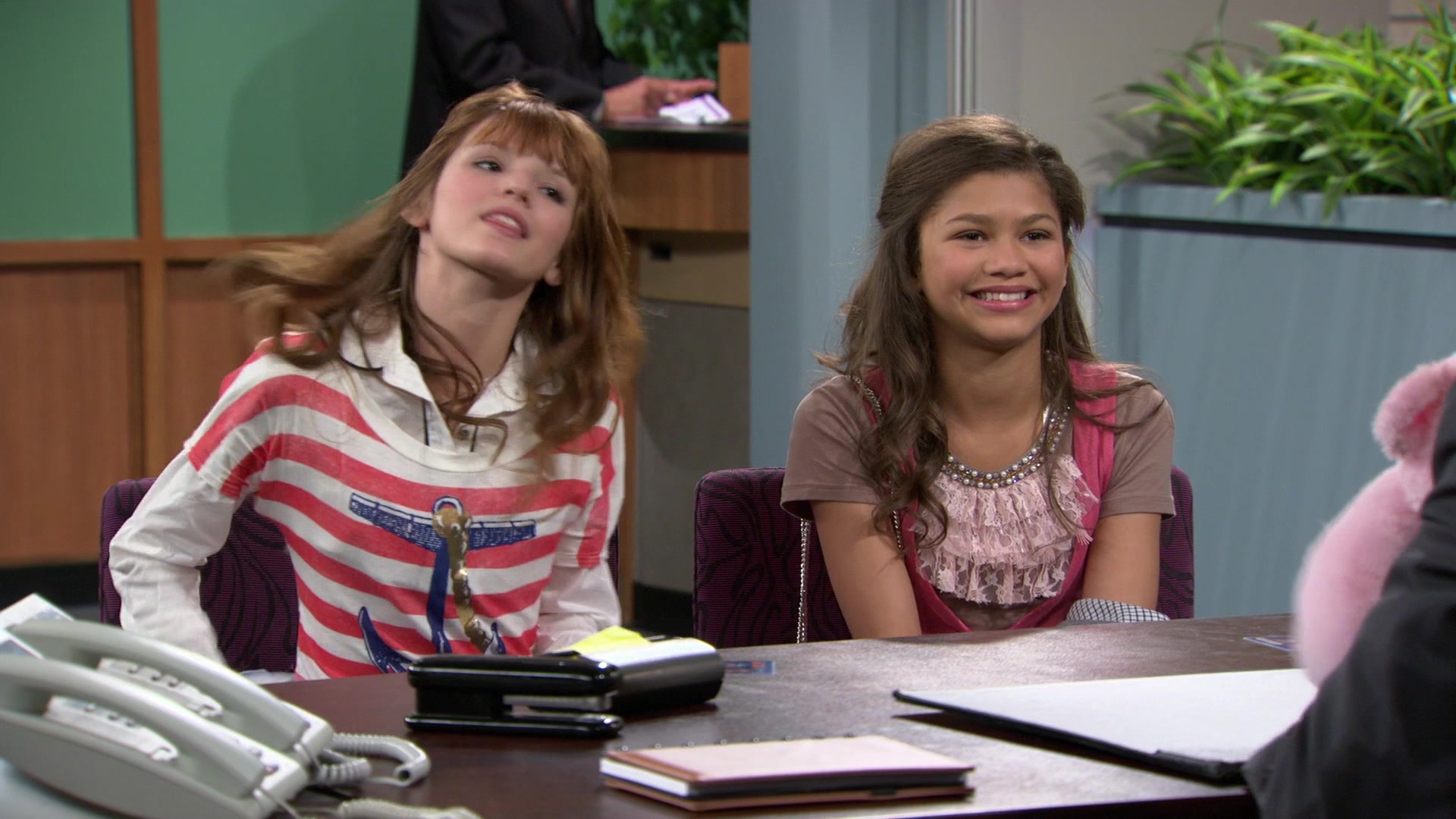 Shake_It_Up_S01E02_1080p_BTD_000974.jpg Shake_It_Up_S01E02_1080p_BTD_000974.jpg