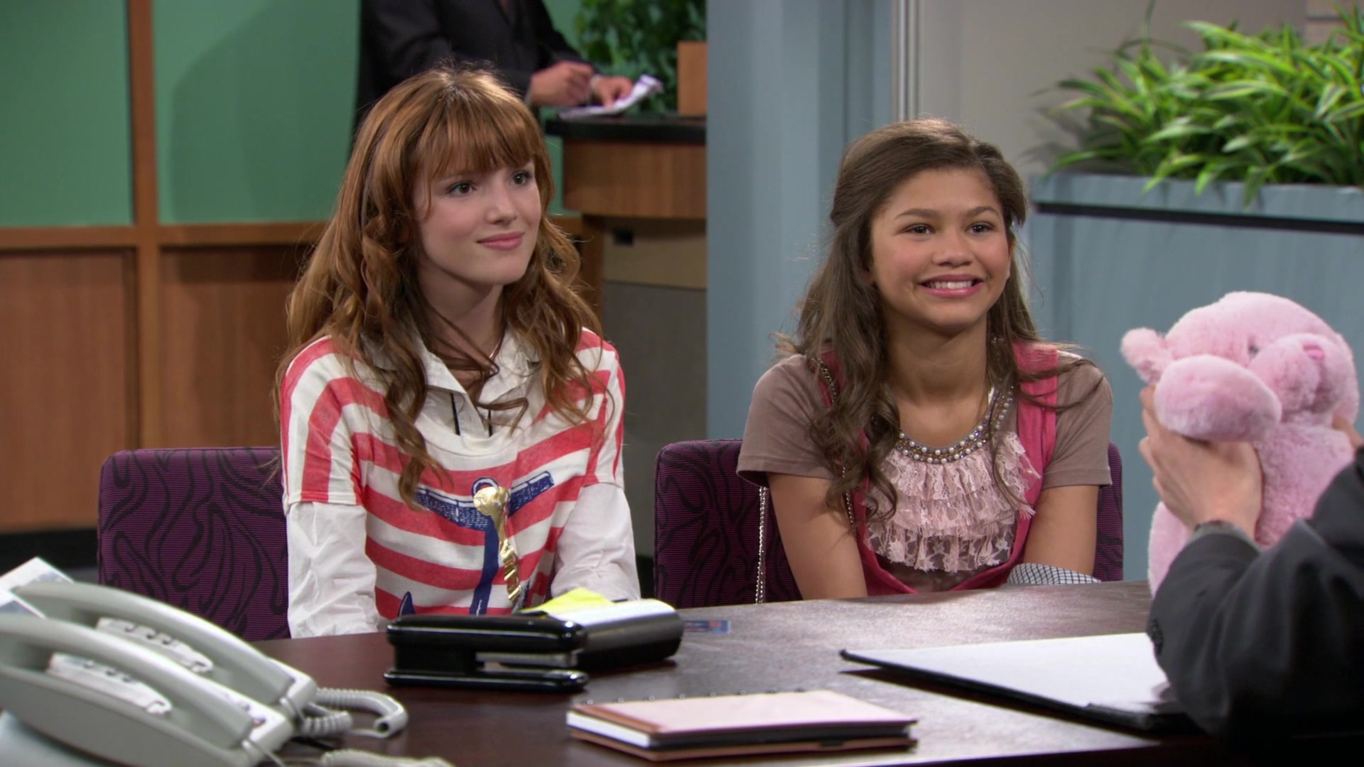Shake_It_Up_S01E02_1080p_BTD_000977.jpg Shake_It_Up_S01E02_1080p_BTD_000977.jpg