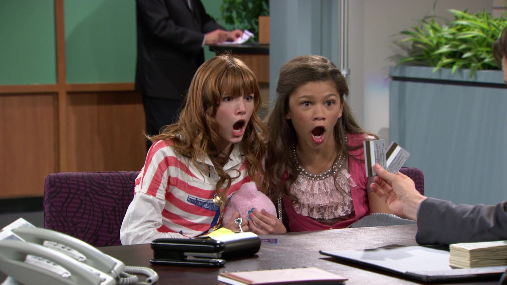 Shake_It_Up_S01E02_1080p_BTD_001008.jpg