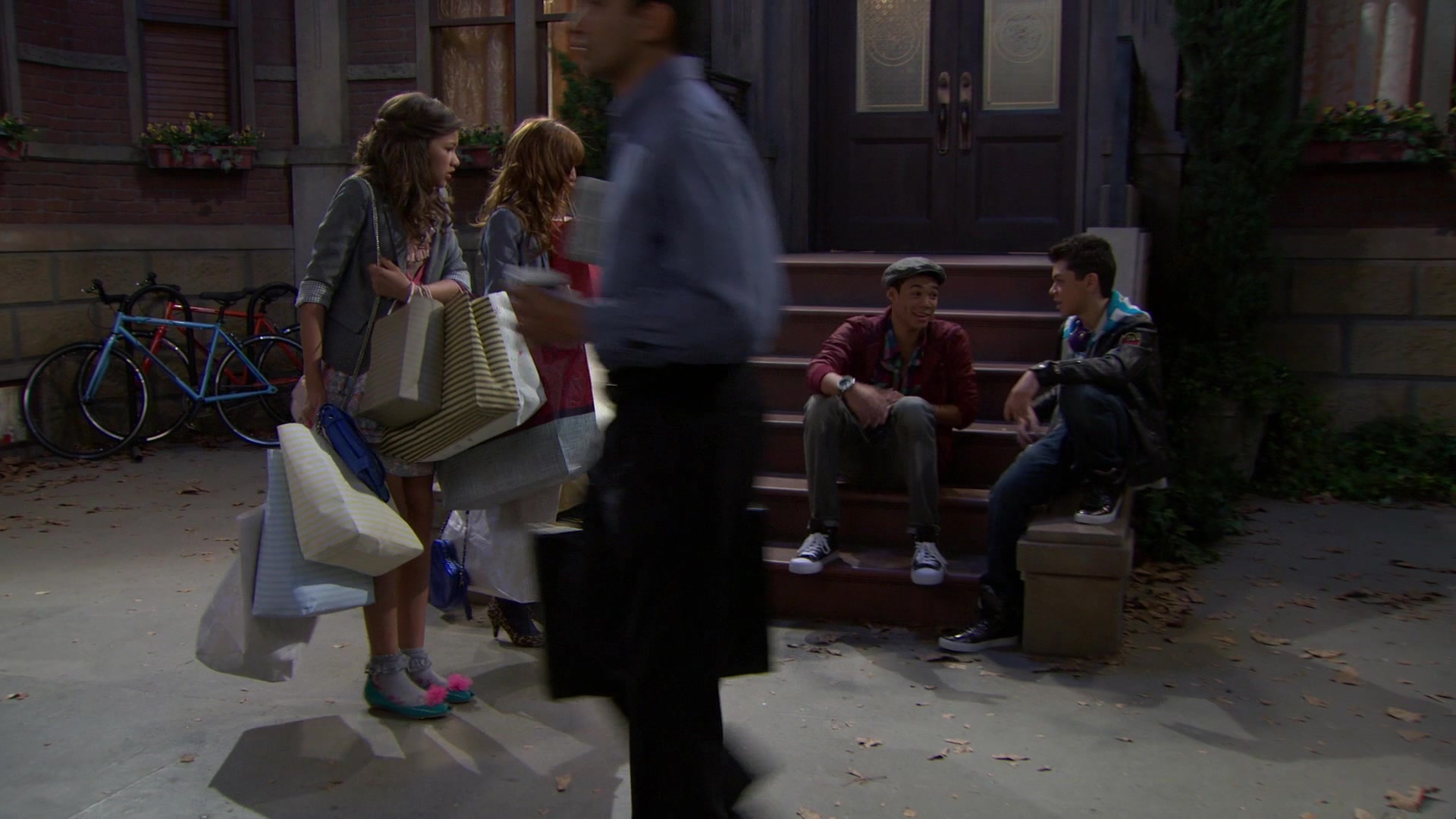 Shake_It_Up_S01E02_1080p_BTD_001061.jpg Shake_It_Up_S01E02_1080p_BTD_001061.jpg