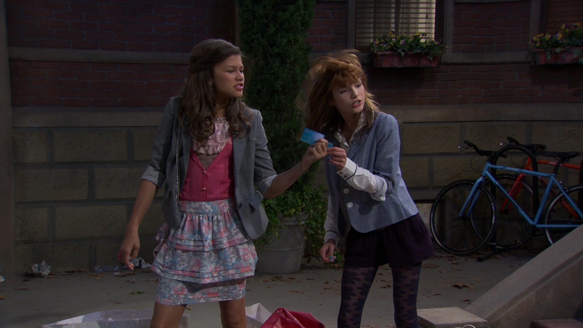 Shake_It_Up_S01E02_1080p_BTD_001076.jpg Shake_It_Up_S01E02_1080p_BTD_001076.jpg