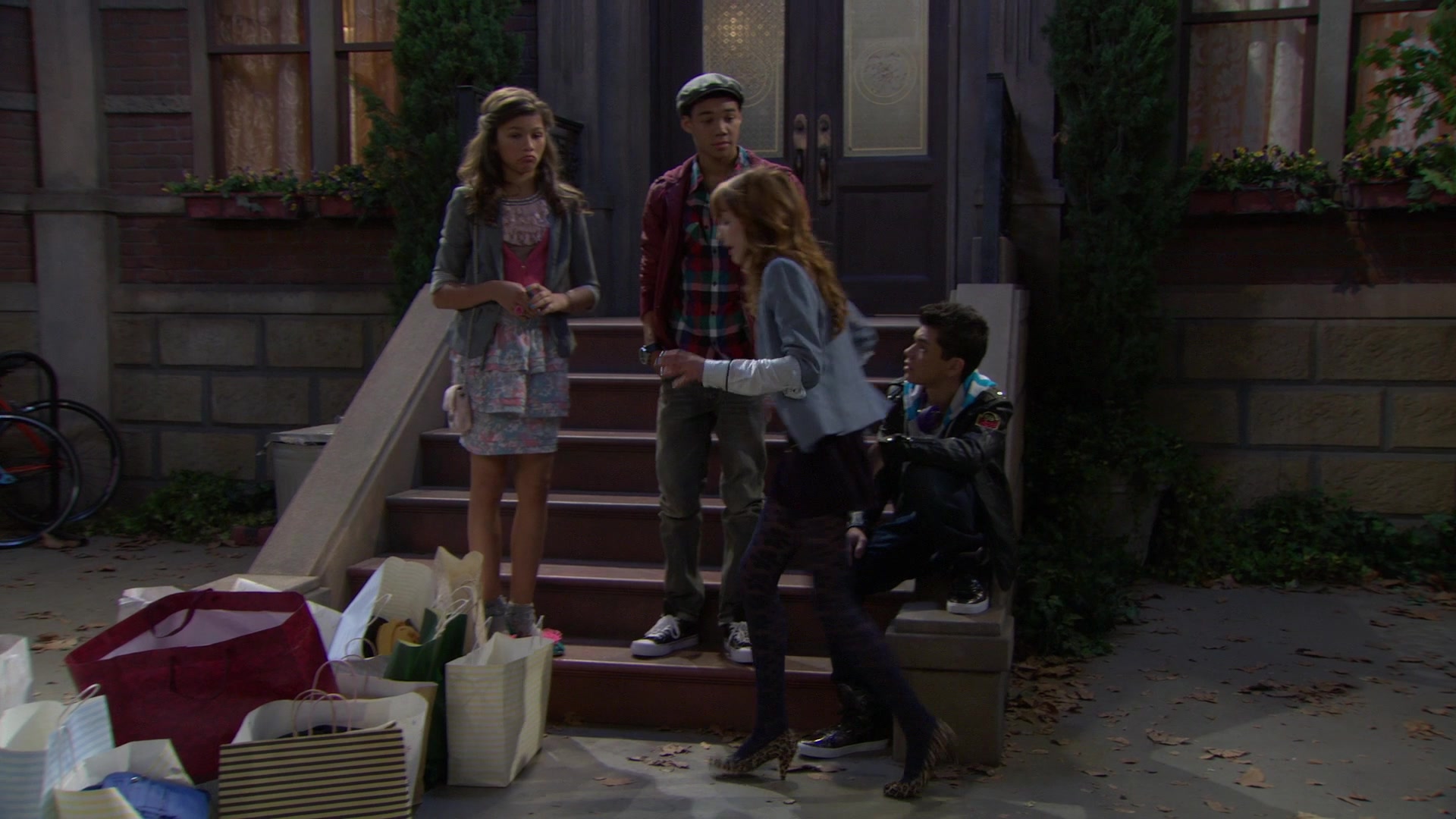 Shake_It_Up_S01E02_1080p_BTD_001126.jpg Shake_It_Up_S01E02_1080p_BTD_001126.jpg