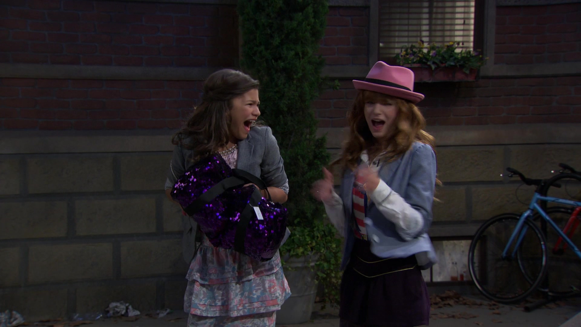 Shake_It_Up_S01E02_1080p_BTD_001142.jpg Shake_It_Up_S01E02_1080p_BTD_001142.jpg