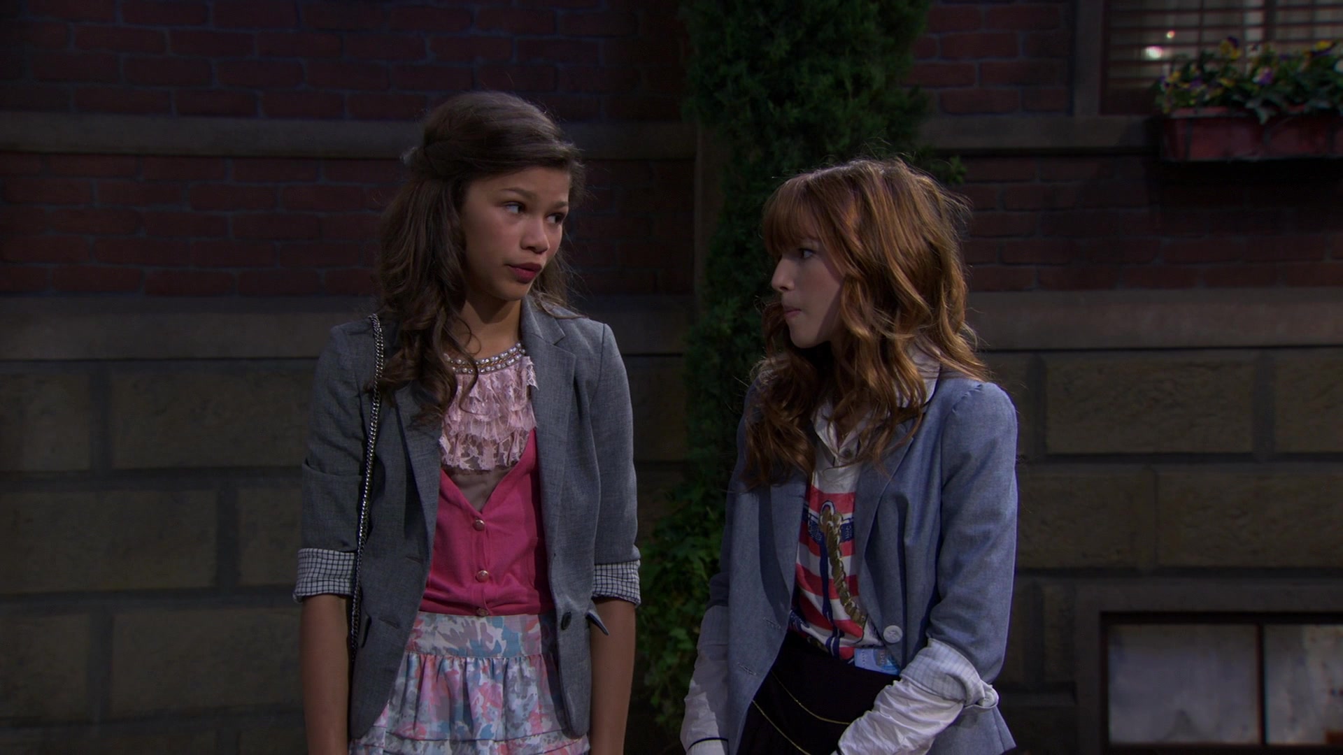 Shake_It_Up_S01E02_1080p_BTD_001215.jpg Shake_It_Up_S01E02_1080p_BTD_001215.jpg