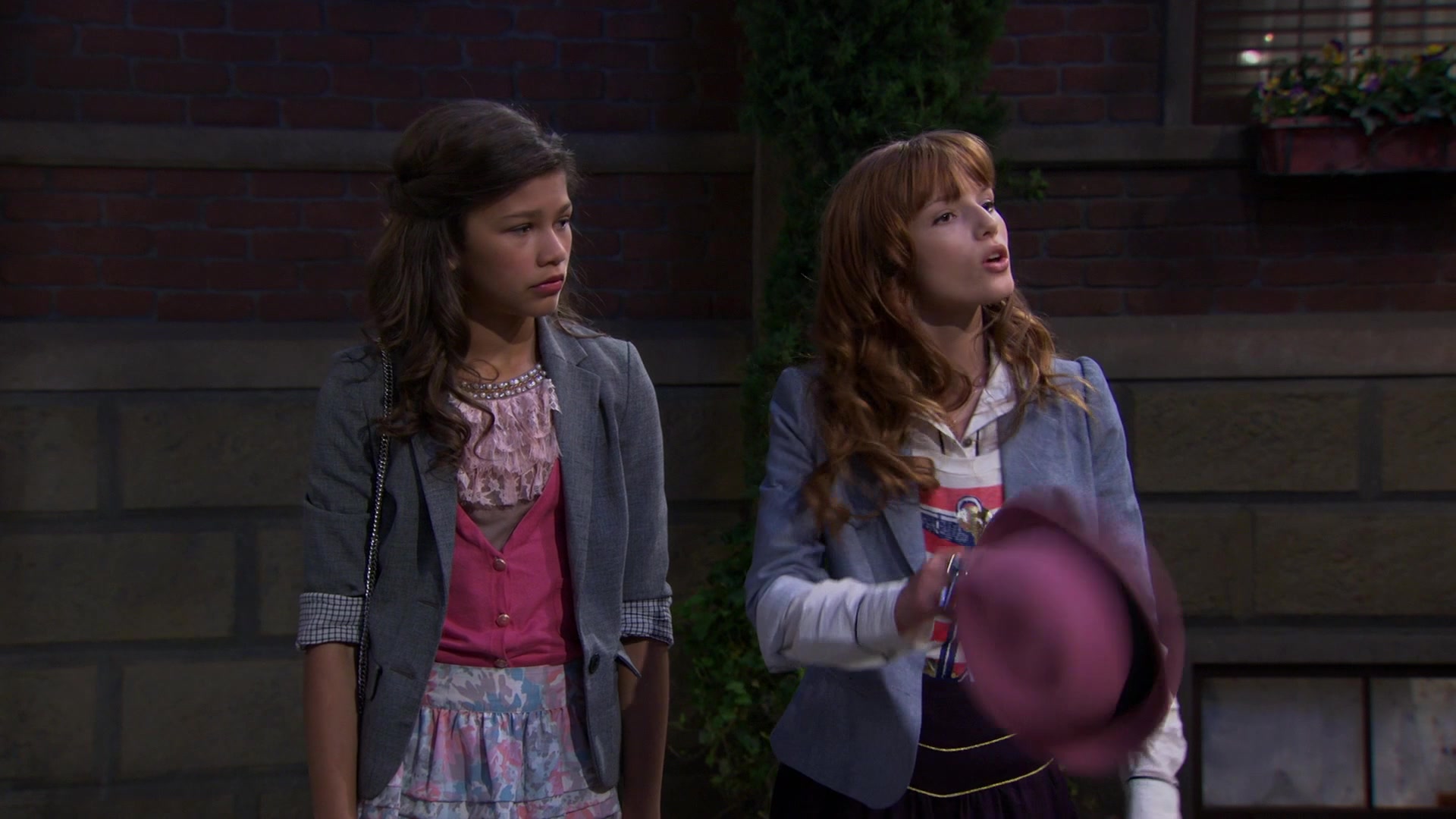 Shake_It_Up_S01E02_1080p_BTD_001220.jpg Shake_It_Up_S01E02_1080p_BTD_001220.jpg