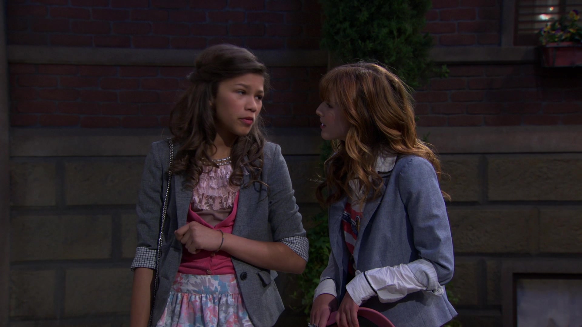 Shake_It_Up_S01E02_1080p_BTD_001236.jpg Shake_It_Up_S01E02_1080p_BTD_001236.jpg