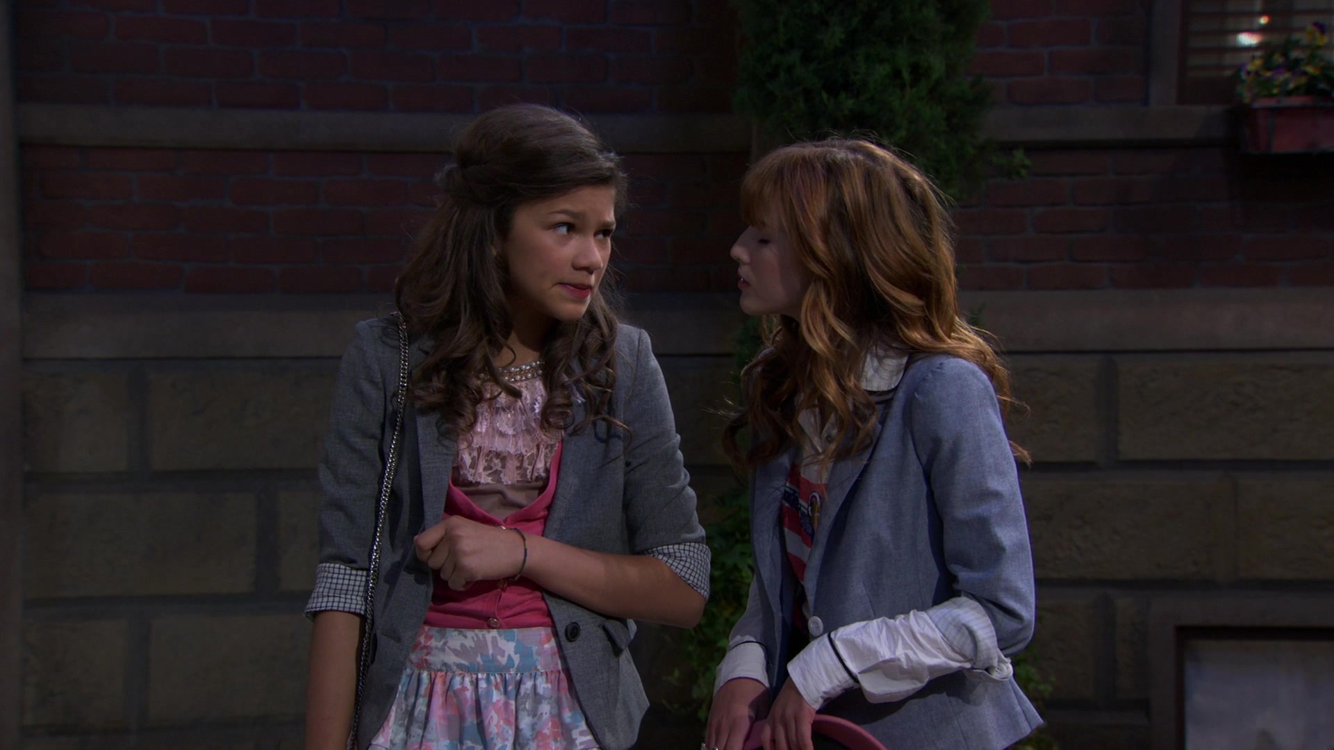 Shake_It_Up_S01E02_1080p_BTD_001238.jpg Shake_It_Up_S01E02_1080p_BTD_001238.jpg