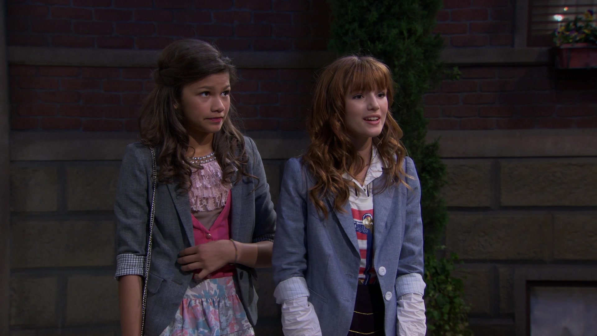 Shake_It_Up_S01E02_1080p_BTD_001244.jpg Shake_It_Up_S01E02_1080p_BTD_001244.jpg