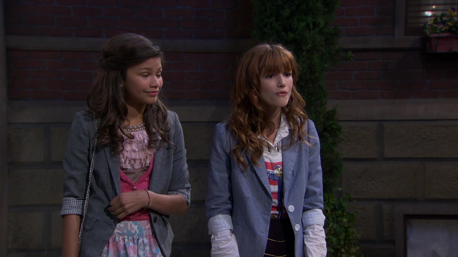 Shake_It_Up_S01E02_1080p_BTD_001247.jpg