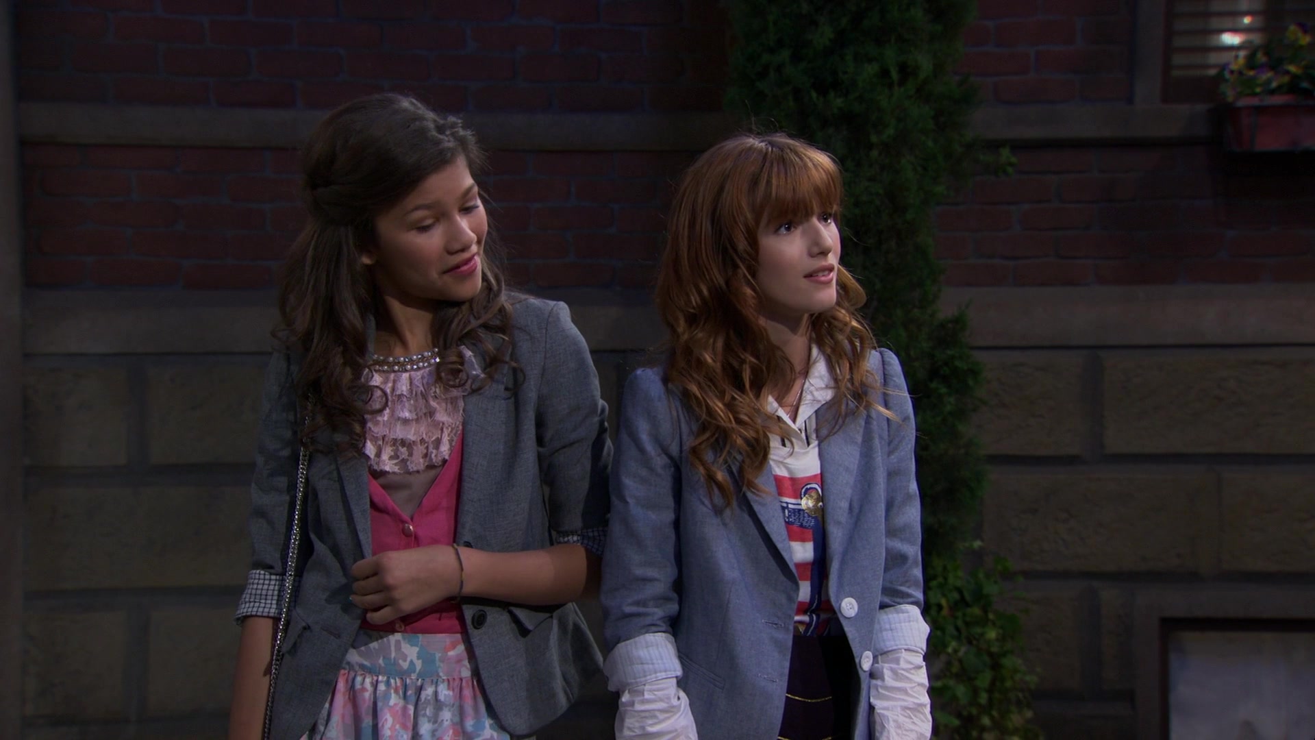 Shake_It_Up_S01E02_1080p_BTD_001250.jpg Shake_It_Up_S01E02_1080p_BTD_001250.jpg
