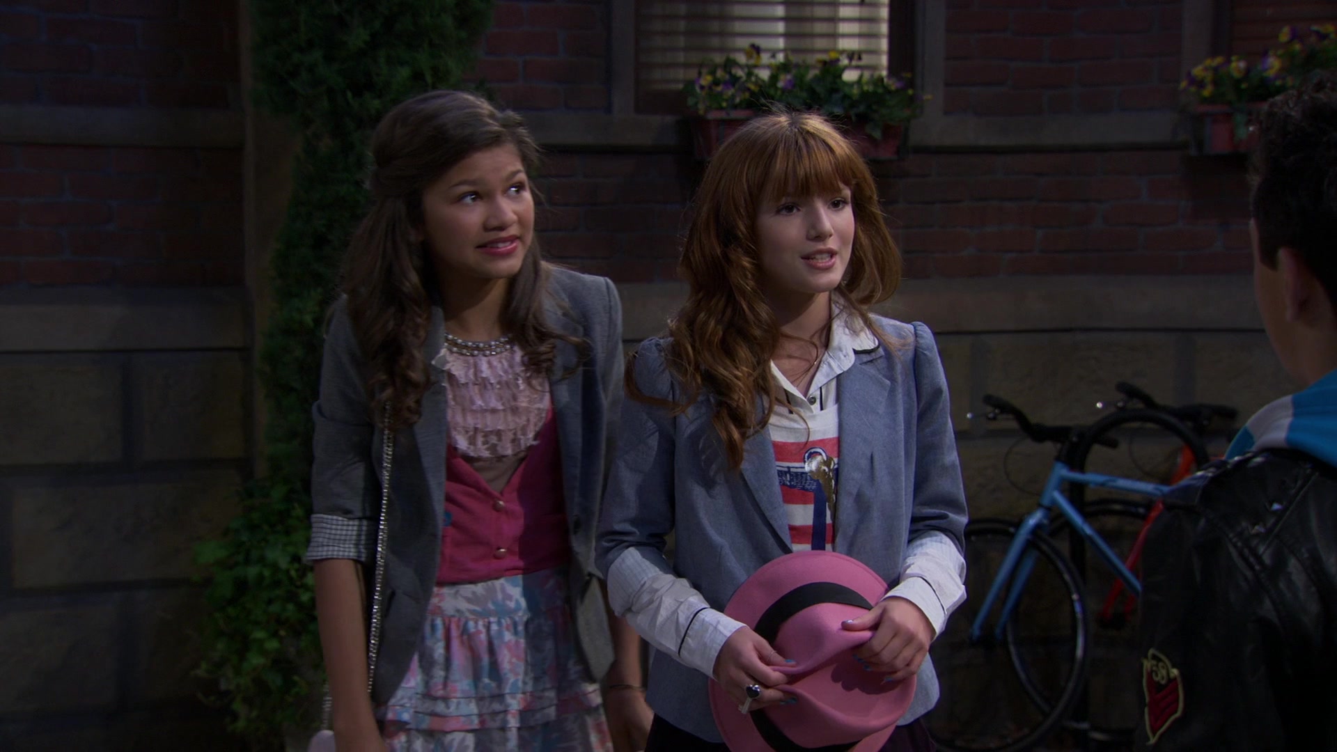 Shake_It_Up_S01E02_1080p_BTD_001255.jpg