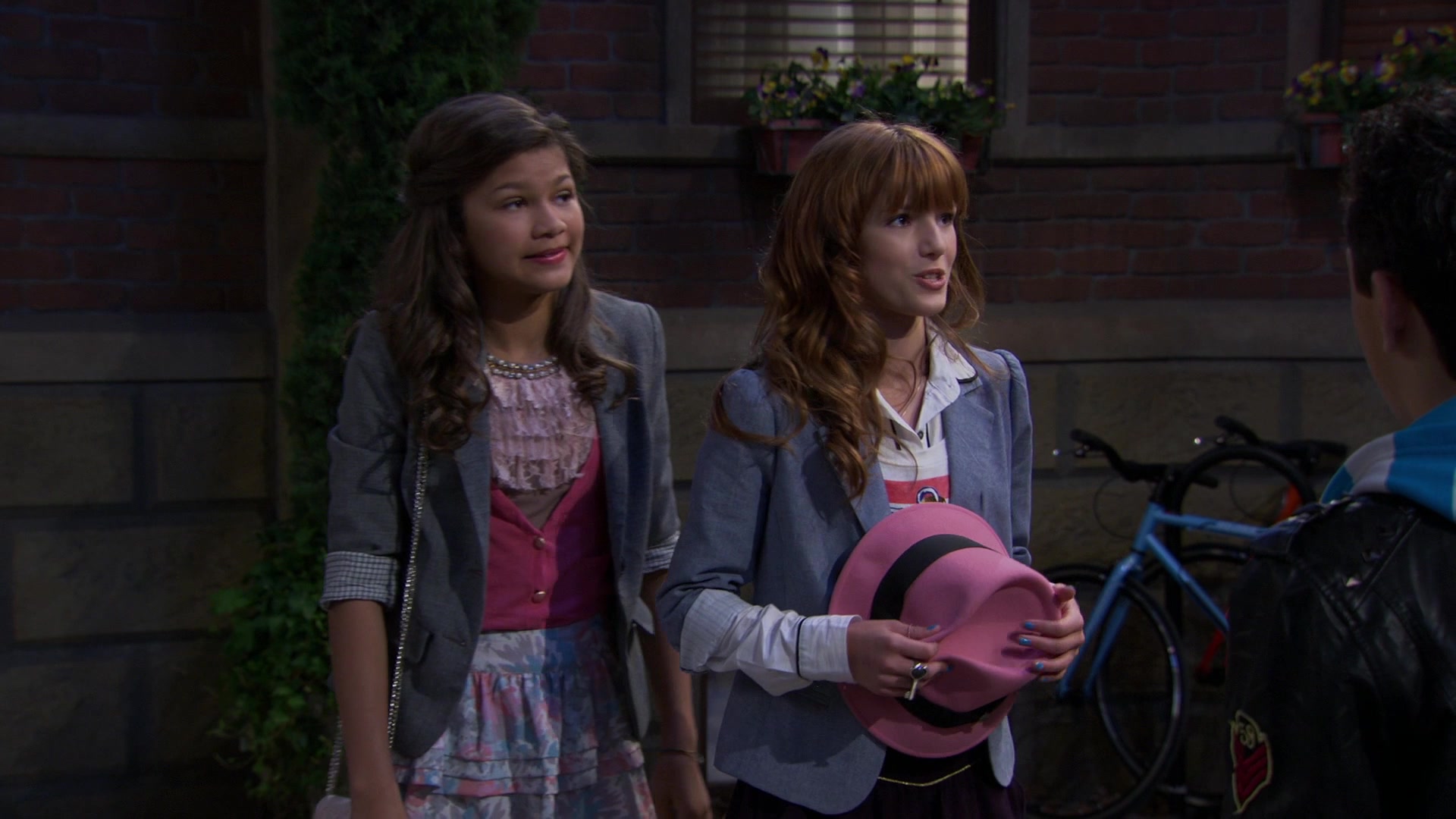 Shake_It_Up_S01E02_1080p_BTD_001258.jpg