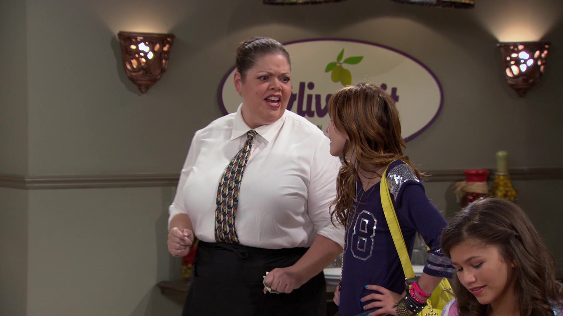 Shake_It_Up_S01E02_1080p_BTD_001339.jpg