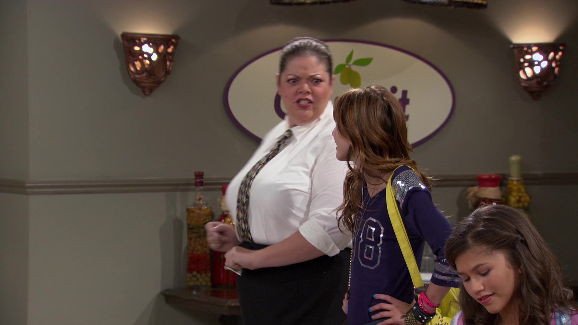 Shake_It_Up_S01E02_1080p_BTD_001340.jpg Shake_It_Up_S01E02_1080p_BTD_001340.jpg
