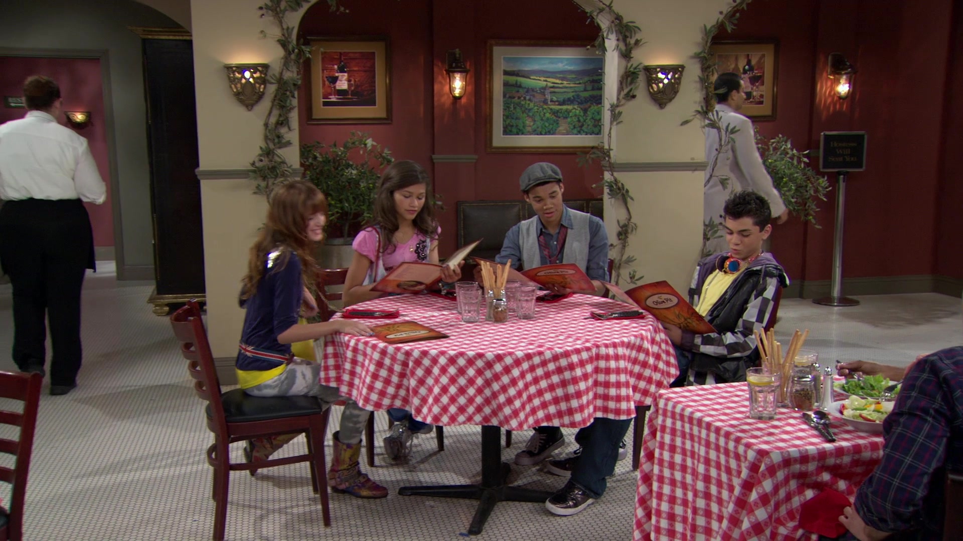 Shake_It_Up_S01E02_1080p_BTD_001344.jpg Shake_It_Up_S01E02_1080p_BTD_001344.jpg