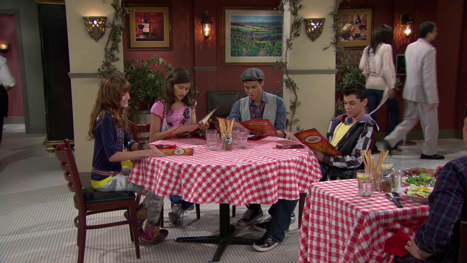 Shake_It_Up_S01E02_1080p_BTD_001346.jpg Shake_It_Up_S01E02_1080p_BTD_001346.jpg
