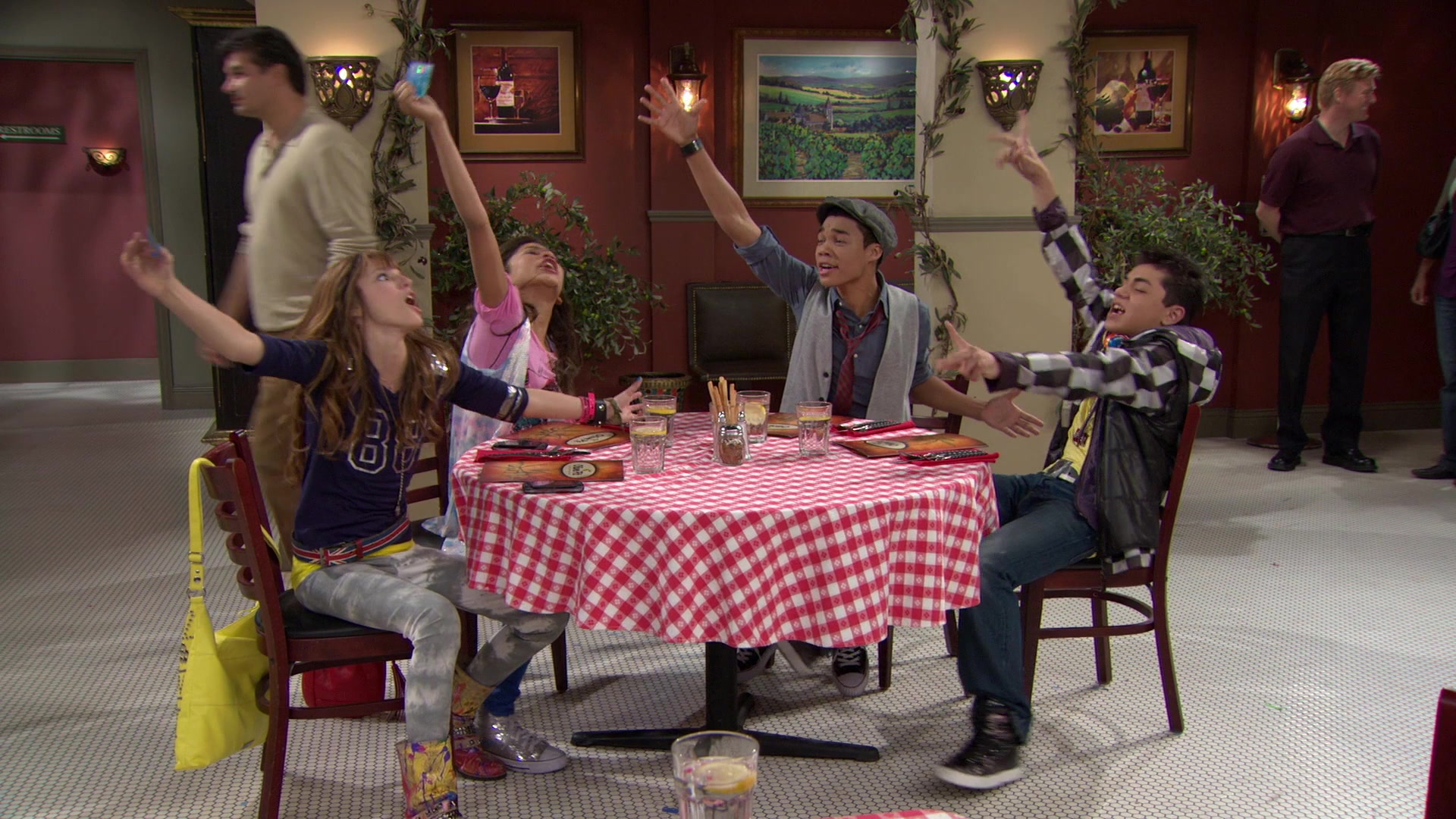 Shake_It_Up_S01E02_1080p_BTD_001478.jpg Shake_It_Up_S01E02_1080p_BTD_001478.jpg