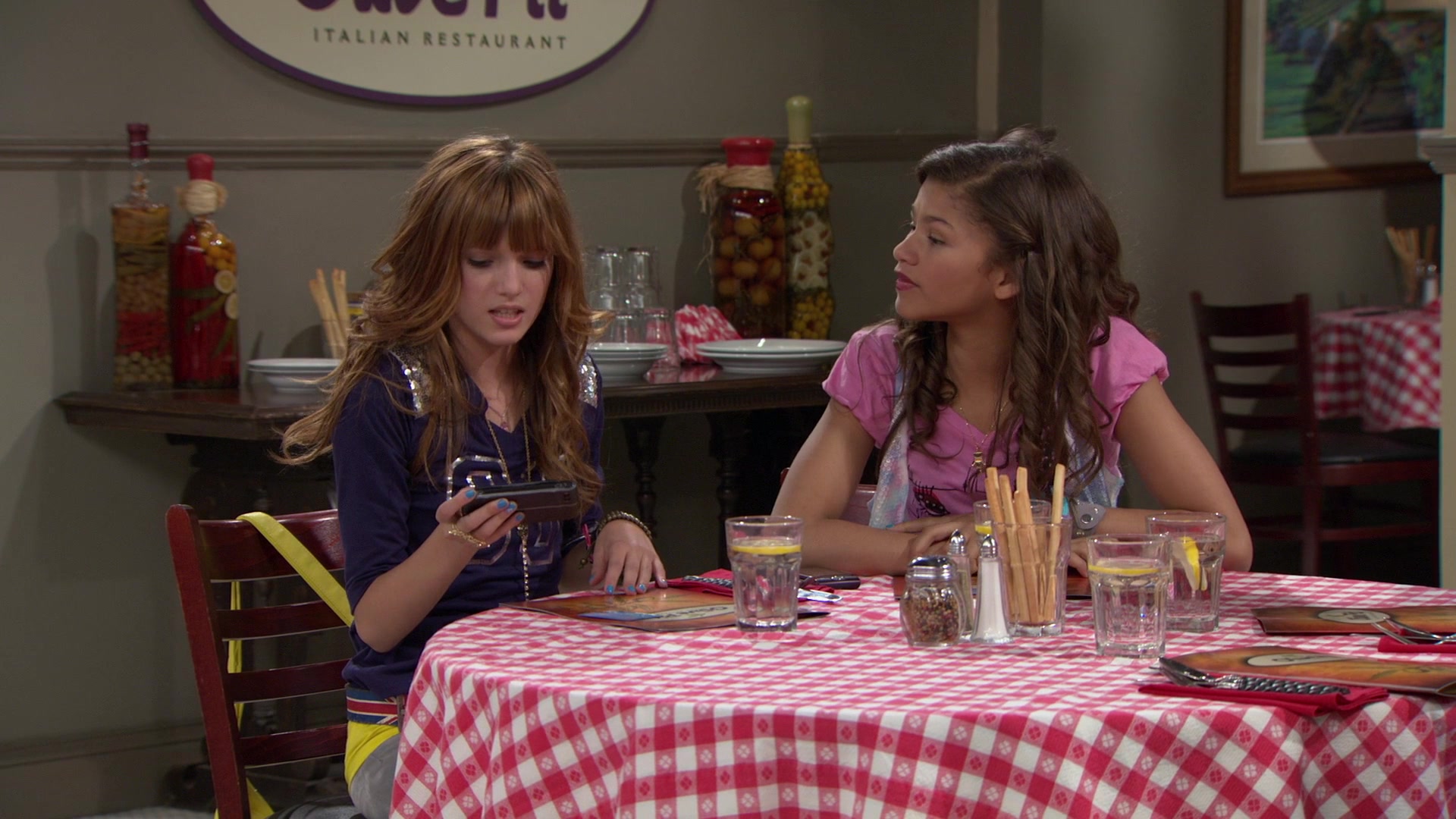 Shake_It_Up_S01E02_1080p_BTD_001487.jpg