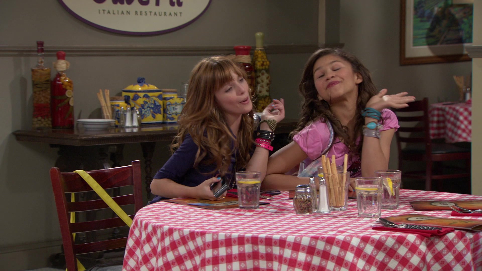 Shake_It_Up_S01E02_1080p_BTD_001491.jpg Shake_It_Up_S01E02_1080p_BTD_001491.jpg