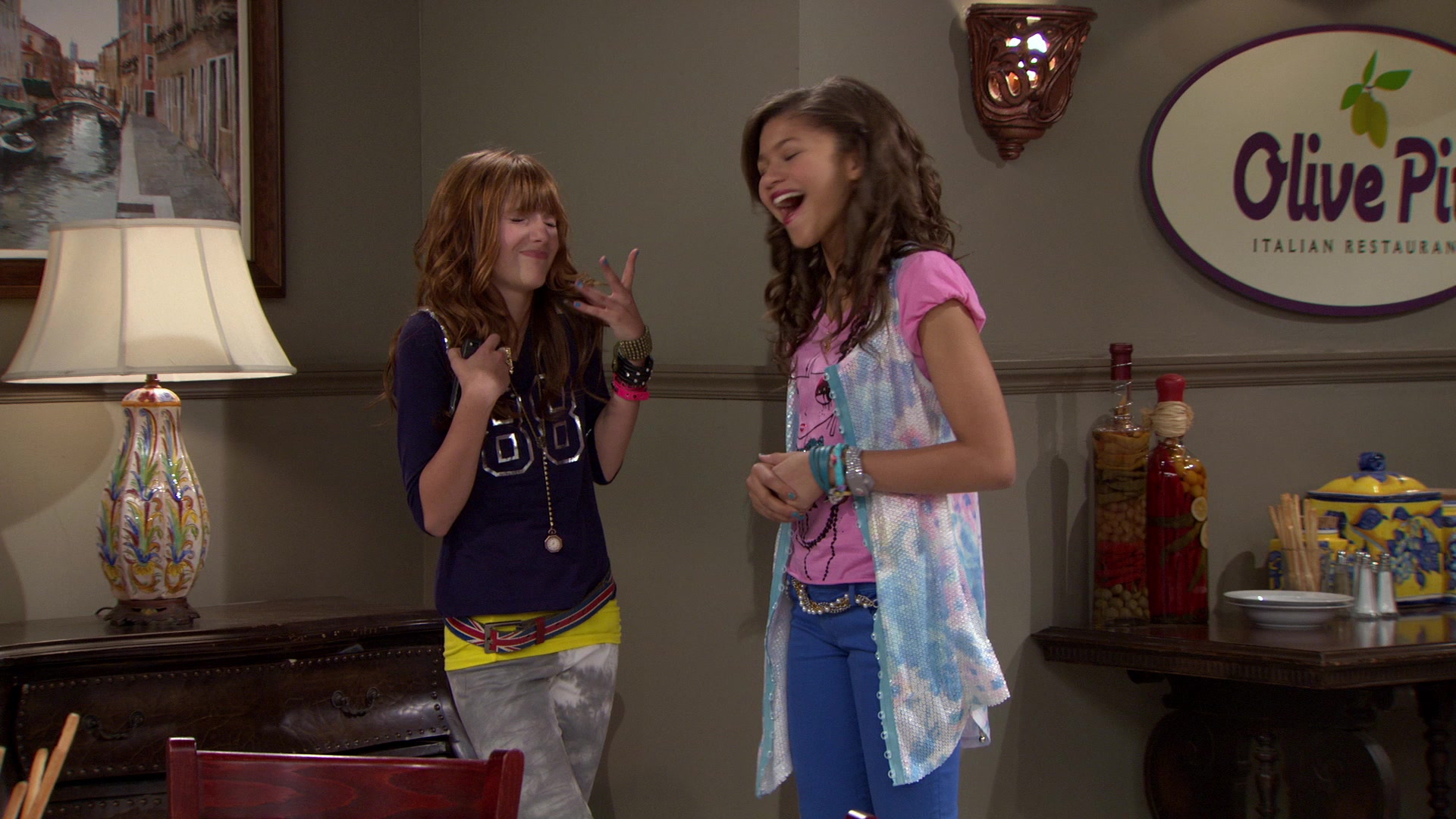Shake_It_Up_S01E02_1080p_BTD_001630.jpg Shake_It_Up_S01E02_1080p_BTD_001630.jpg