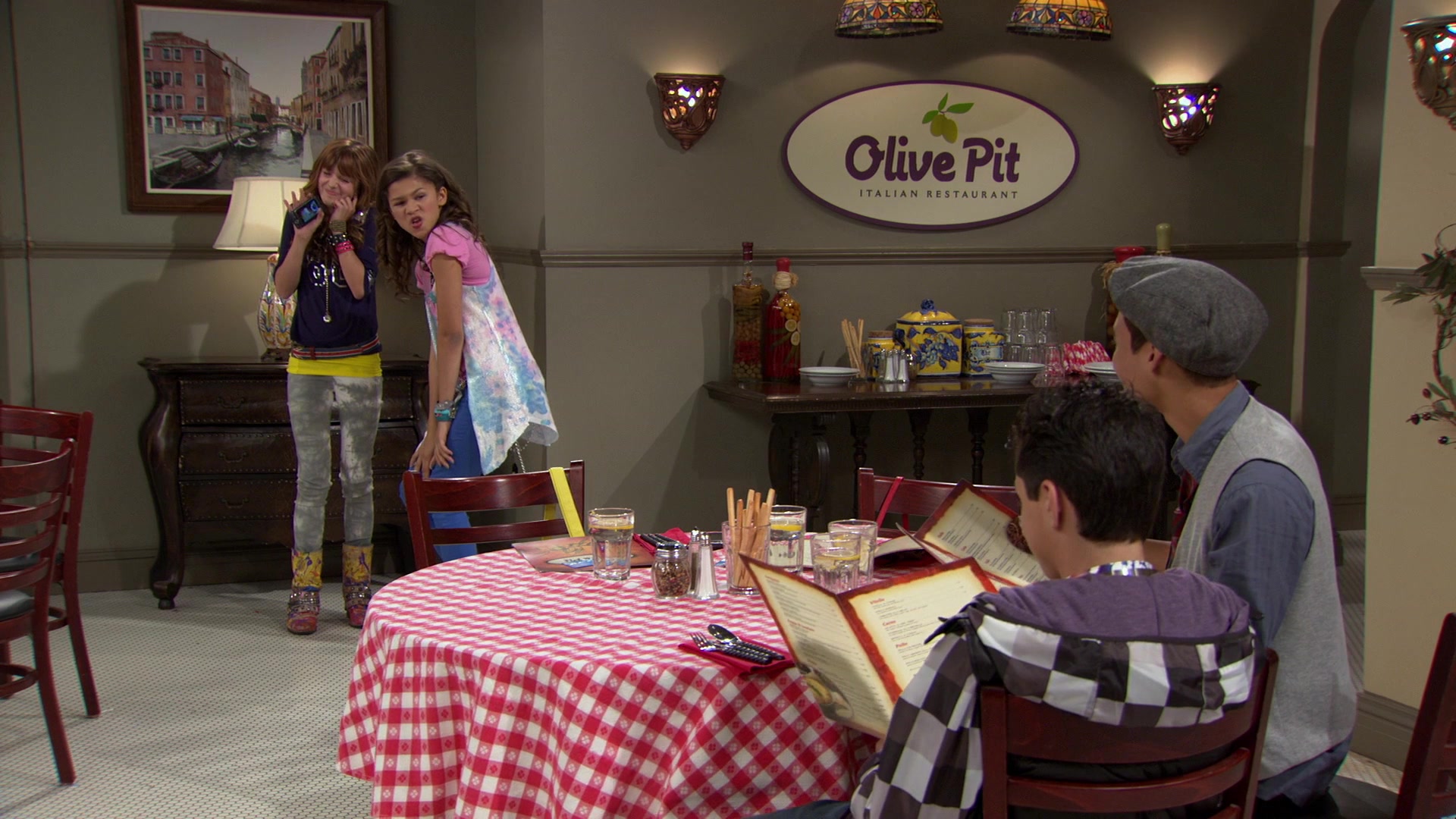 Shake_It_Up_S01E02_1080p_BTD_001636.jpg Shake_It_Up_S01E02_1080p_BTD_001636.jpg