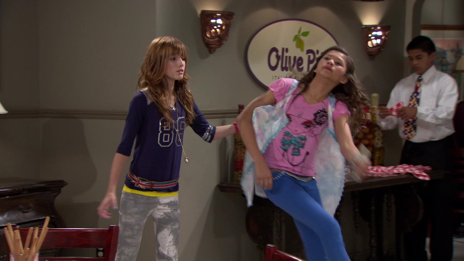 Shake_It_Up_S01E02_1080p_BTD_001693.jpg