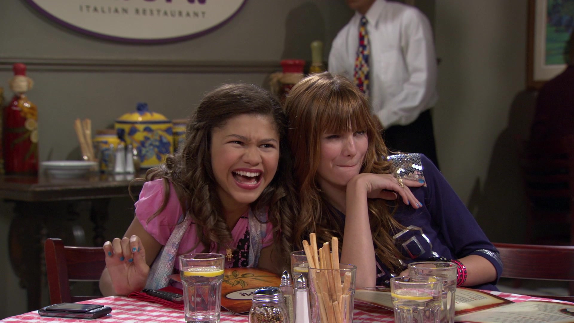 Shake_It_Up_S01E02_1080p_BTD_001781.jpg Shake_It_Up_S01E02_1080p_BTD_001781.jpg