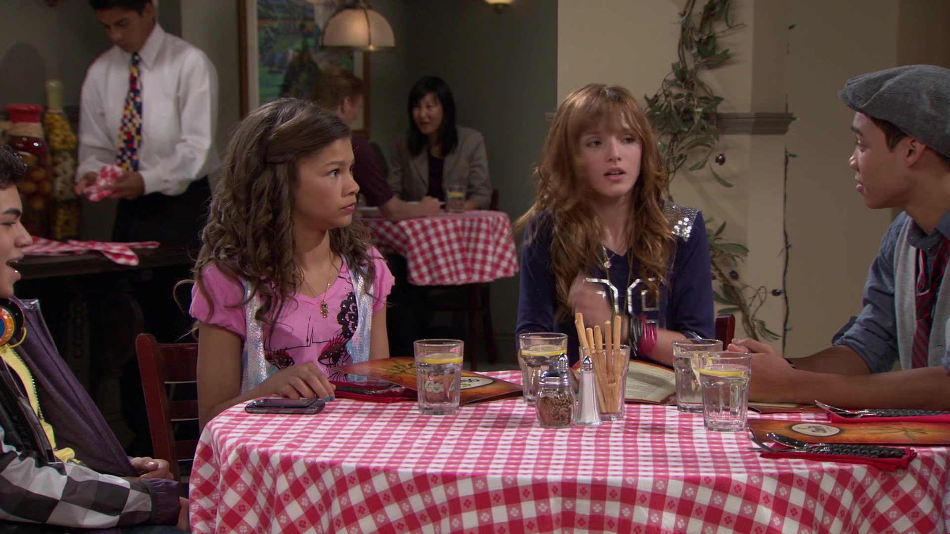 Shake_It_Up_S01E02_1080p_BTD_001790.jpg Shake_It_Up_S01E02_1080p_BTD_001790.jpg