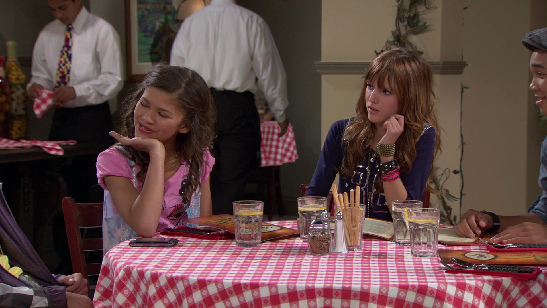 Shake_It_Up_S01E02_1080p_BTD_001804.jpg