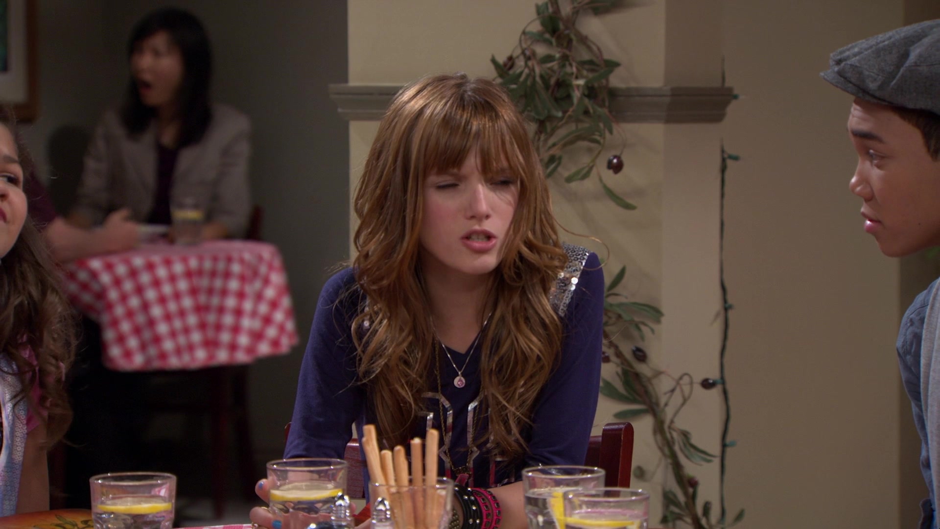 Shake_It_Up_S01E02_1080p_BTD_001830.jpg Shake_It_Up_S01E02_1080p_BTD_001830.jpg