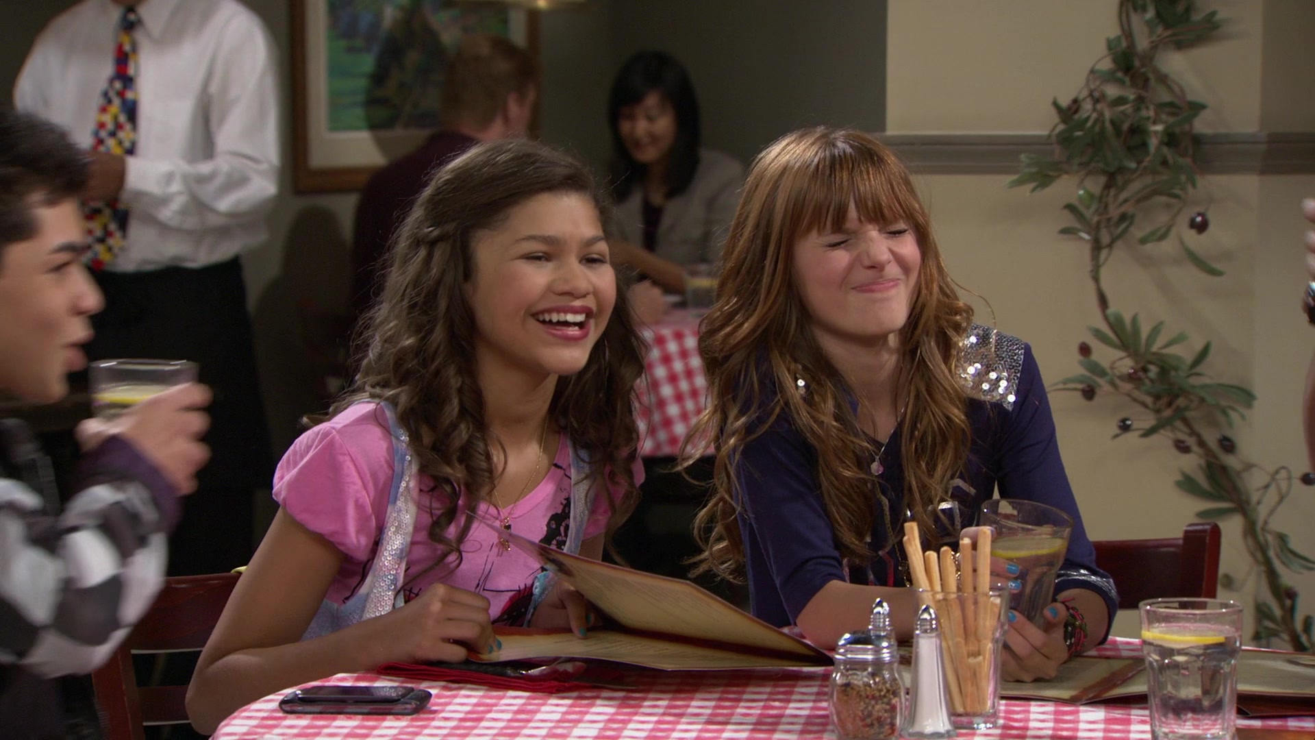 Shake_It_Up_S01E02_1080p_BTD_001858.jpg Shake_It_Up_S01E02_1080p_BTD_001858.jpg