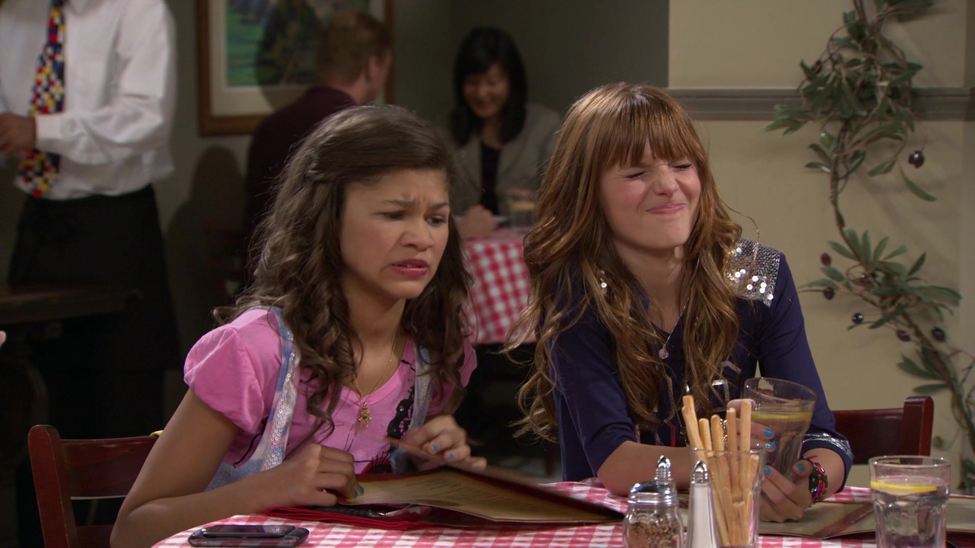 Shake_It_Up_S01E02_1080p_BTD_001860.jpg Shake_It_Up_S01E02_1080p_BTD_001860.jpg
