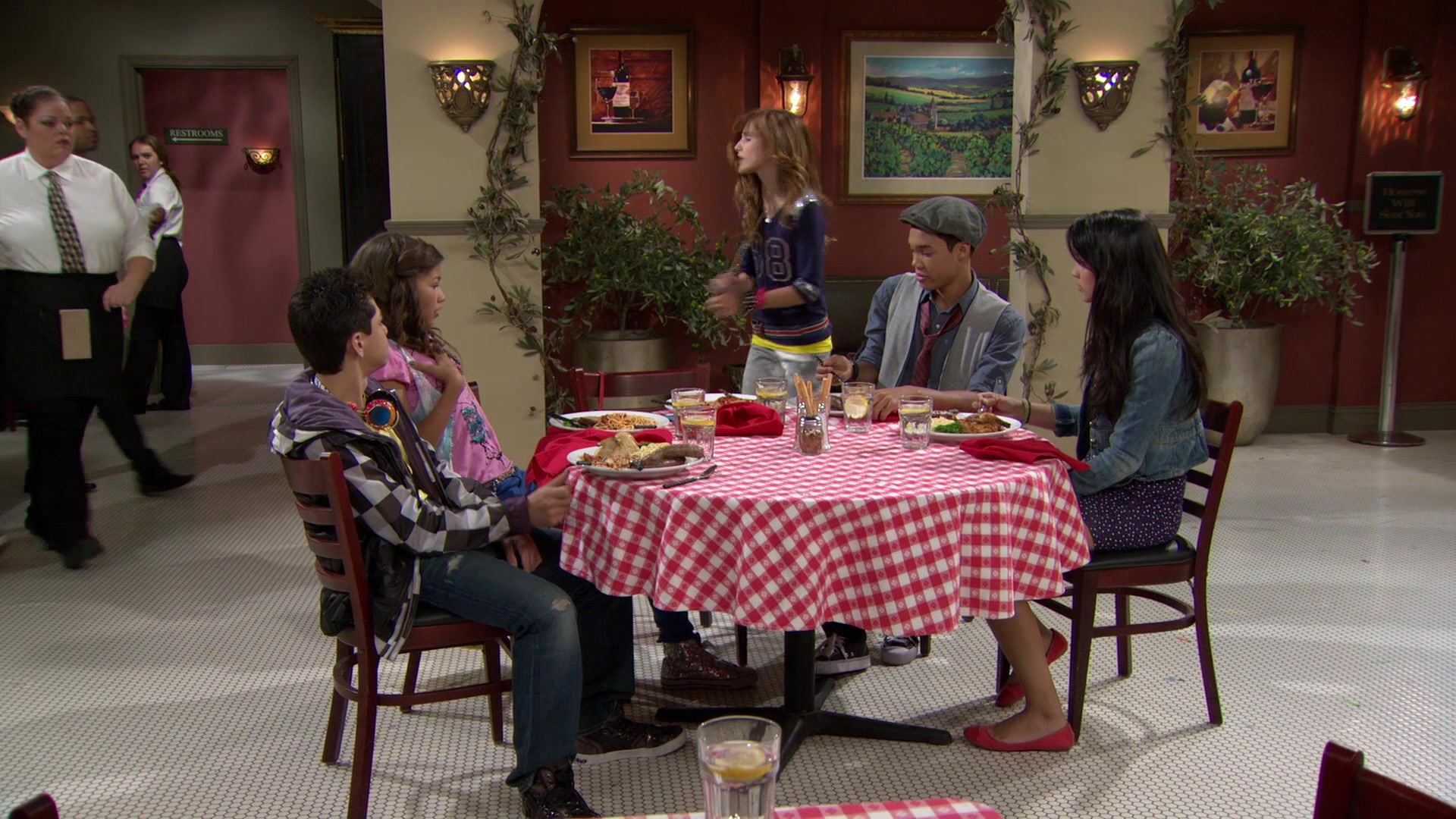 Shake_It_Up_S01E02_1080p_BTD_002027.jpg Shake_It_Up_S01E02_1080p_BTD_002027.jpg