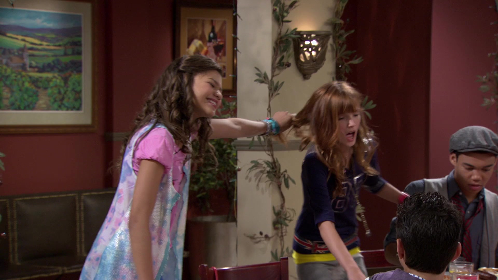 Shake_It_Up_S01E02_1080p_BTD_002070.jpg Shake_It_Up_S01E02_1080p_BTD_002070.jpg