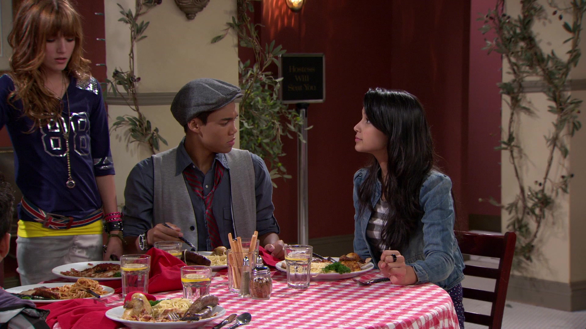 Shake_It_Up_S01E02_1080p_BTD_002156.jpg
