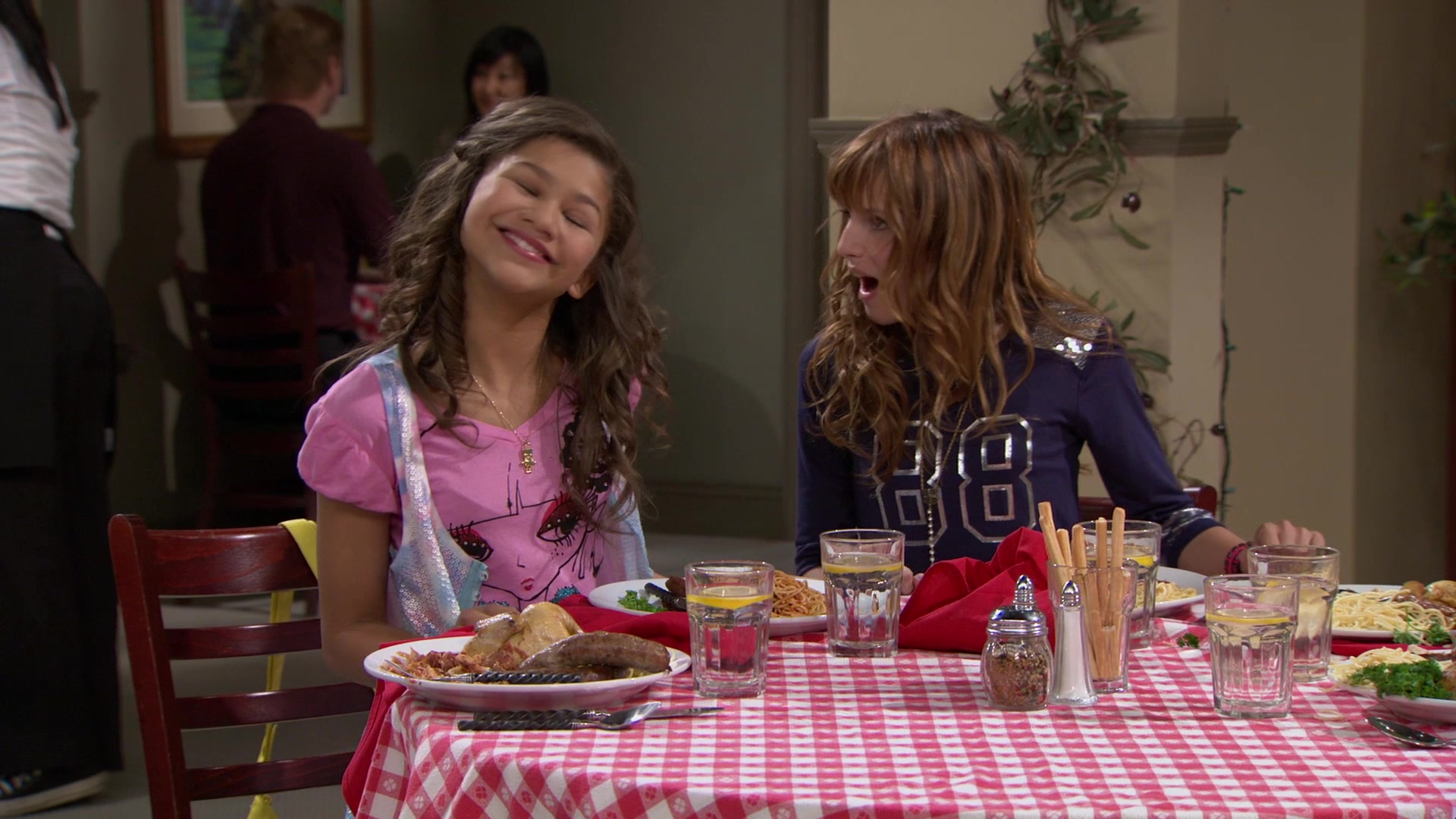 Shake_It_Up_S01E02_1080p_BTD_002256.jpg Shake_It_Up_S01E02_1080p_BTD_002256.jpg