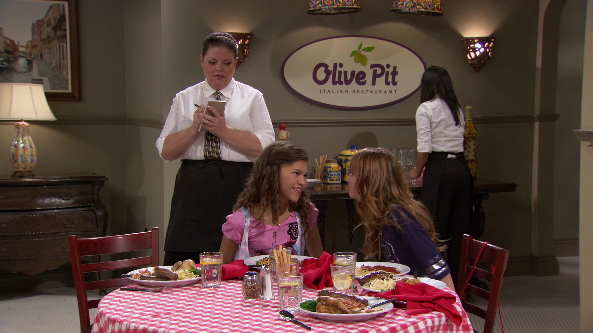 Shake_It_Up_S01E02_1080p_BTD_002281.jpg Shake_It_Up_S01E02_1080p_BTD_002281.jpg
