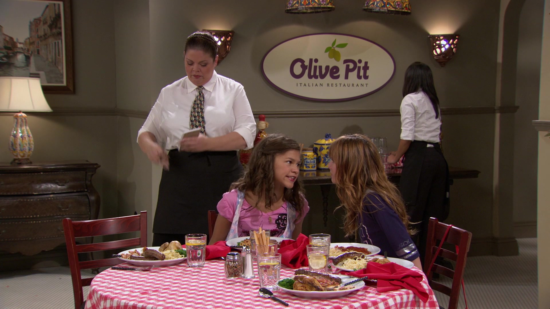 Shake_It_Up_S01E02_1080p_BTD_002284.jpg Shake_It_Up_S01E02_1080p_BTD_002284.jpg