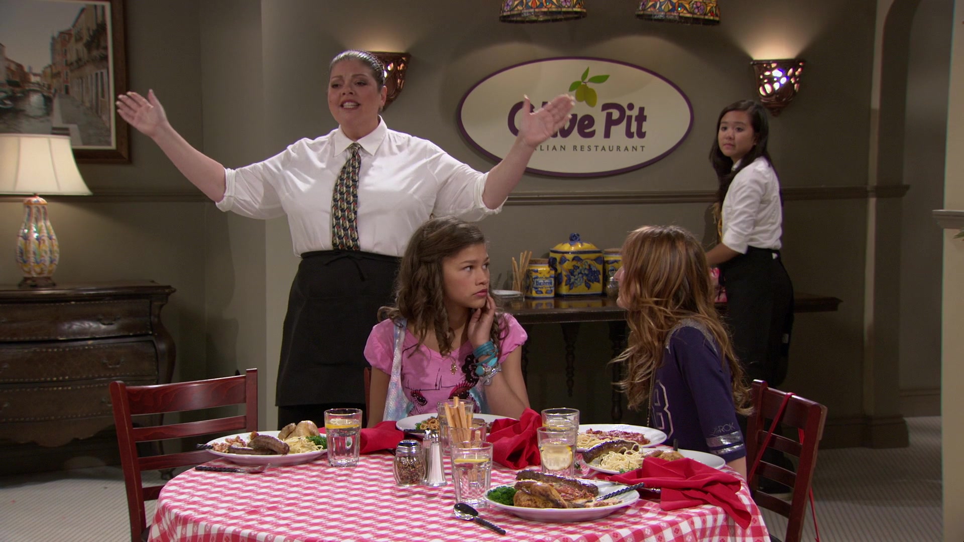 Shake_It_Up_S01E02_1080p_BTD_002293.jpg Shake_It_Up_S01E02_1080p_BTD_002293.jpg