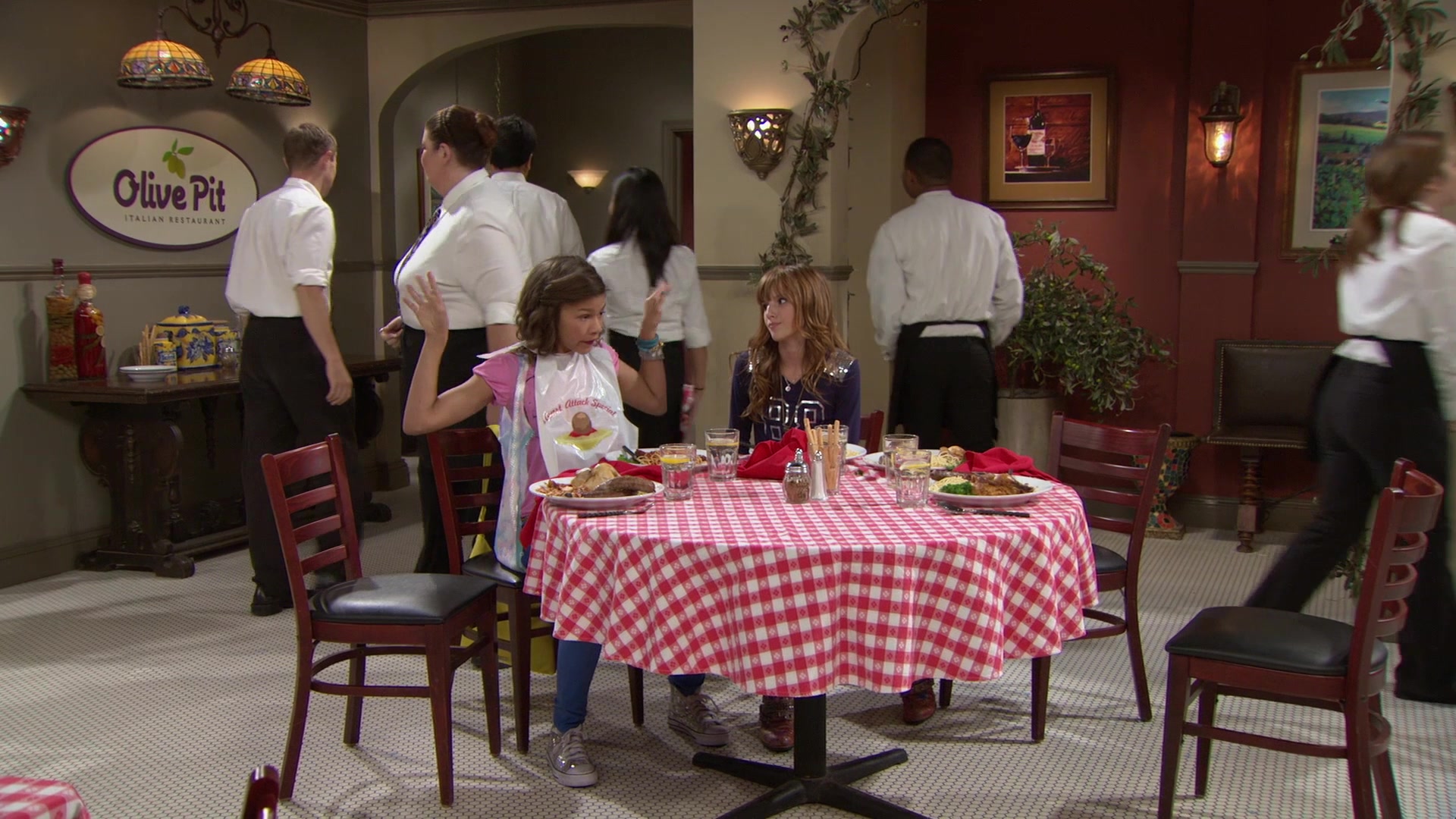 Shake_It_Up_S01E02_1080p_BTD_002329.jpg Shake_It_Up_S01E02_1080p_BTD_002329.jpg