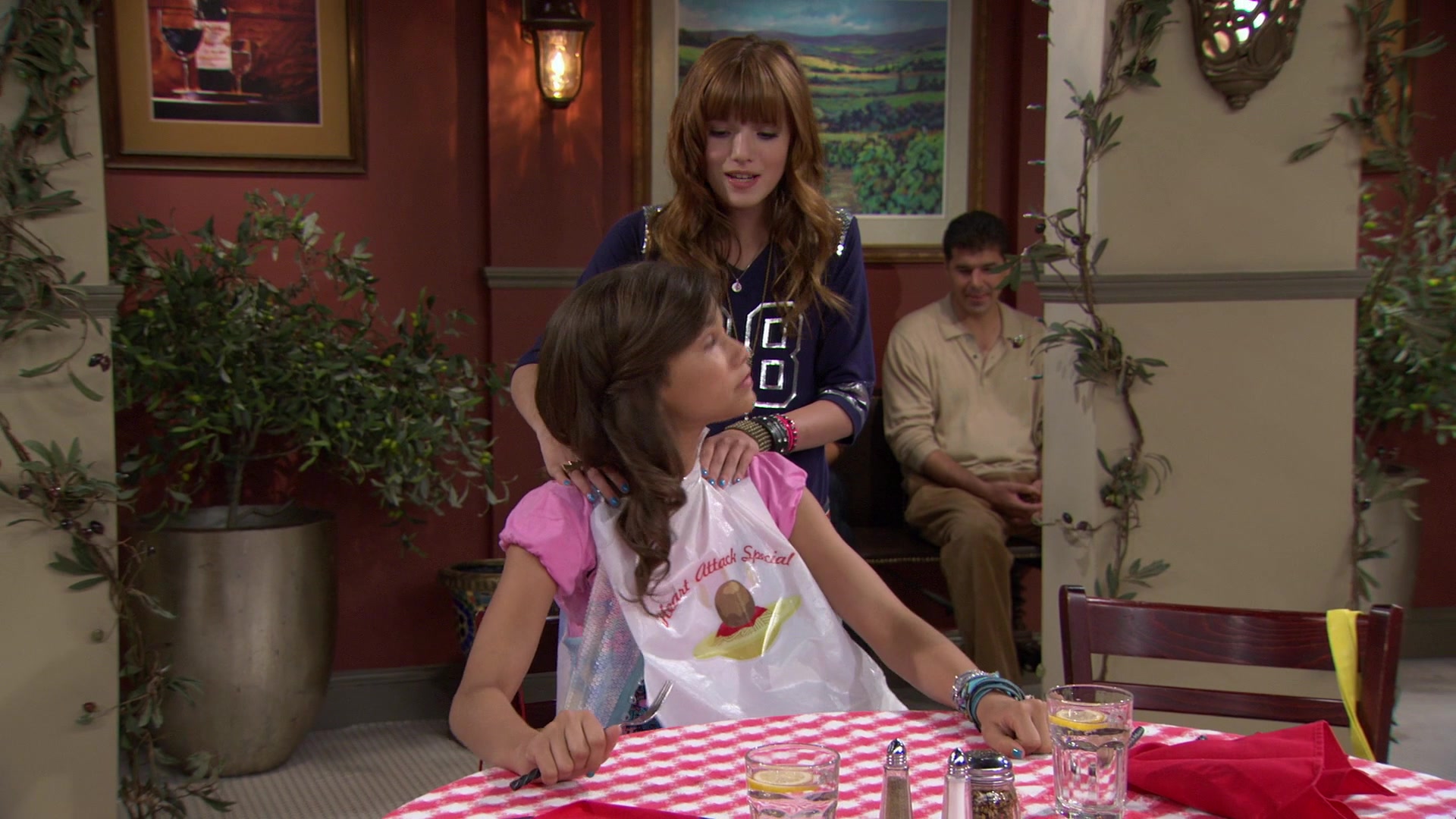 Shake_It_Up_S01E02_1080p_BTD_002340.jpg Shake_It_Up_S01E02_1080p_BTD_002340.jpg