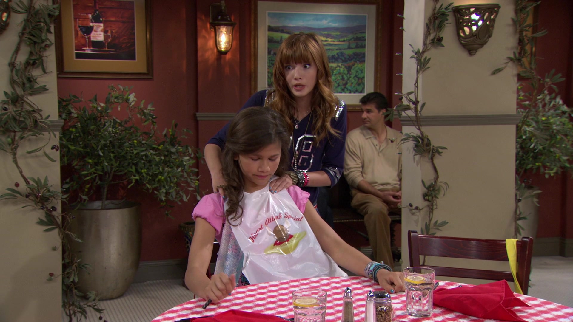 Shake_It_Up_S01E02_1080p_BTD_002343.jpg Shake_It_Up_S01E02_1080p_BTD_002343.jpg
