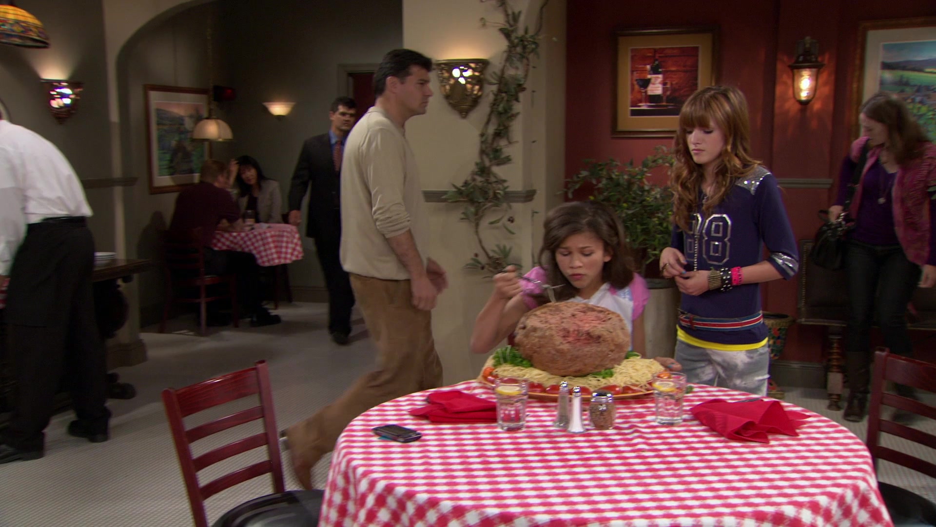 Shake_It_Up_S01E02_1080p_BTD_002407.jpg Shake_It_Up_S01E02_1080p_BTD_002407.jpg
