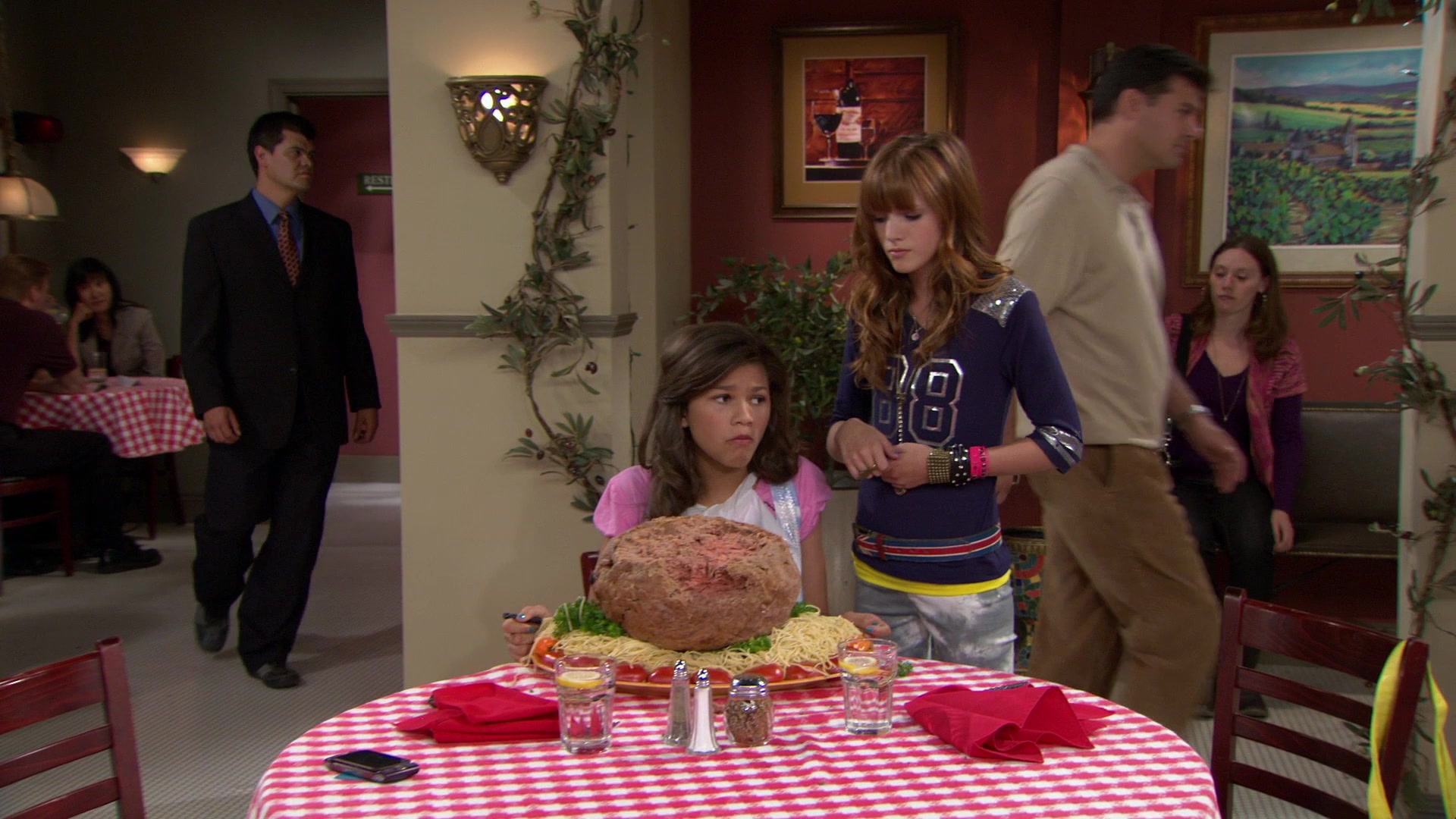 Shake_It_Up_S01E02_1080p_BTD_002410.jpg Shake_It_Up_S01E02_1080p_BTD_002410.jpg