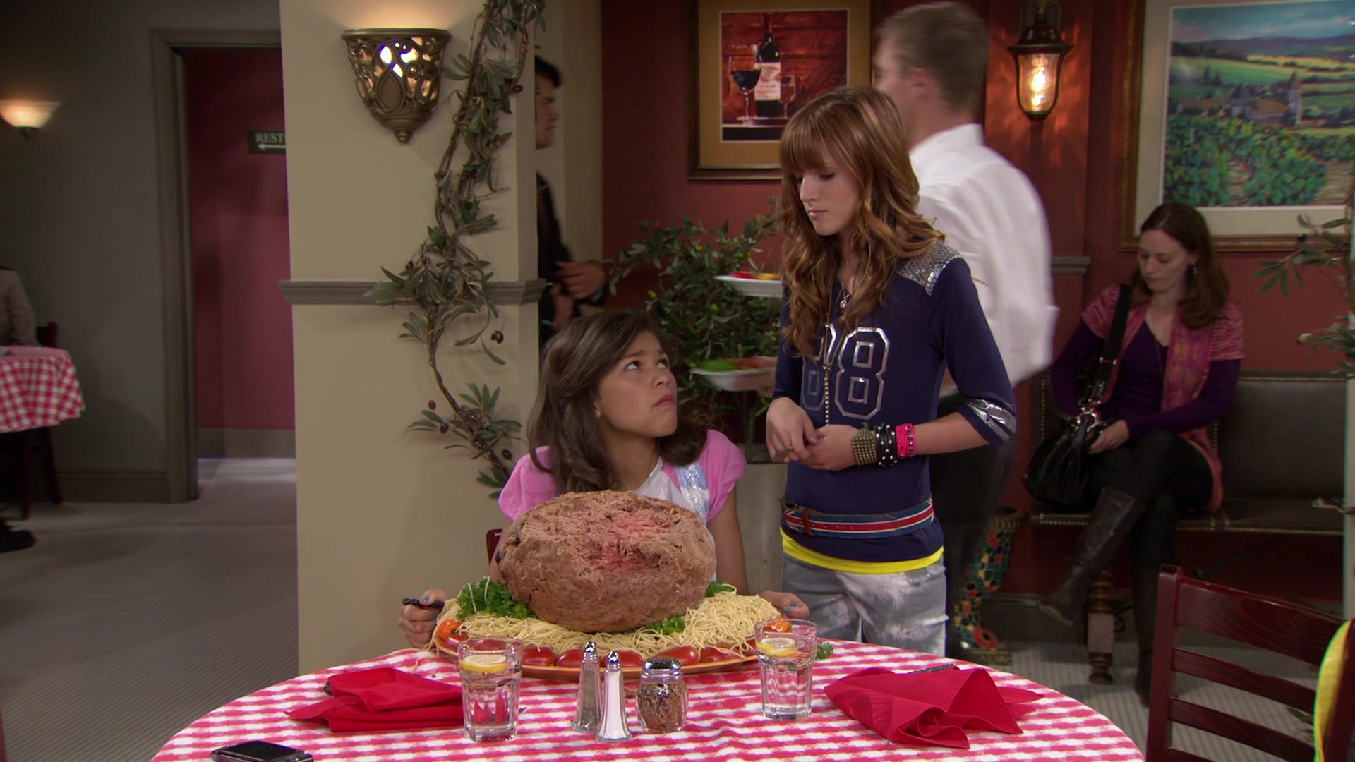 Shake_It_Up_S01E02_1080p_BTD_002413.jpg Shake_It_Up_S01E02_1080p_BTD_002413.jpg