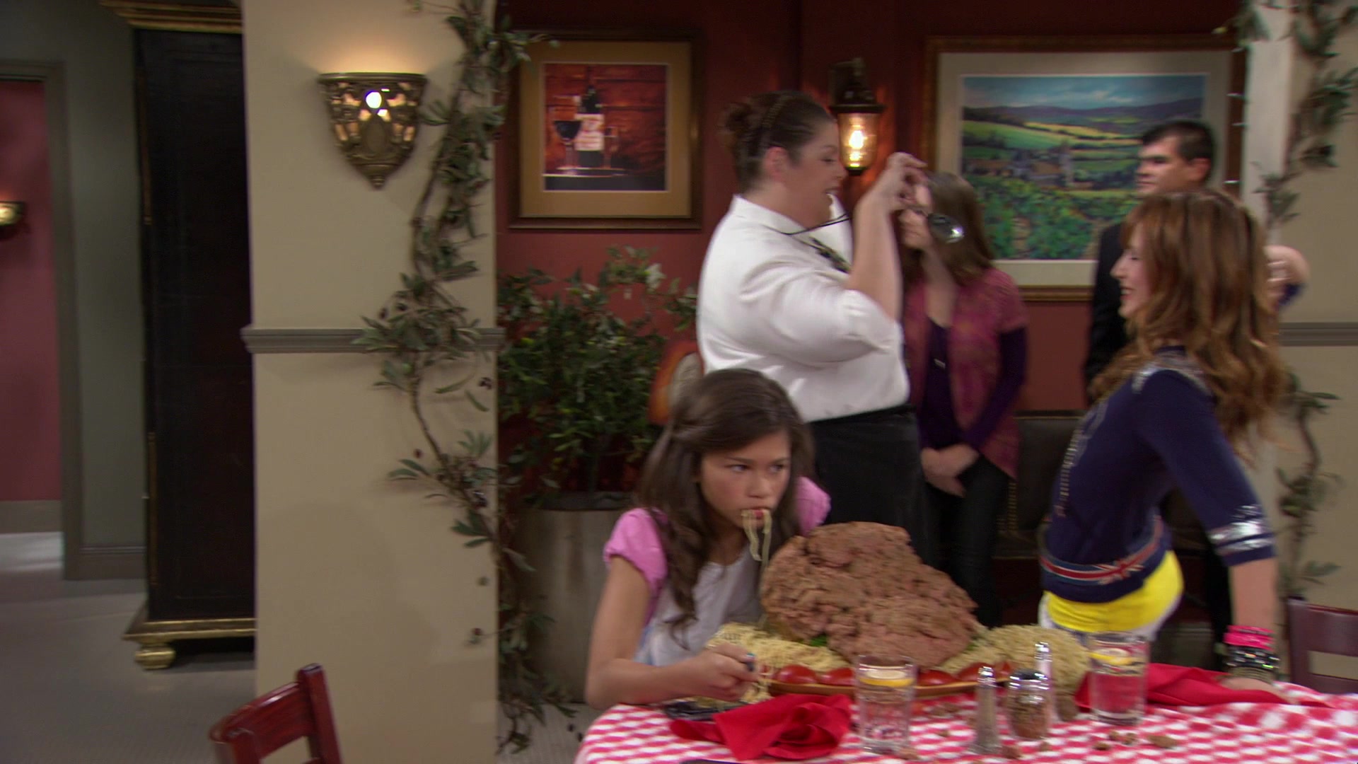 Shake_It_Up_S01E02_1080p_BTD_002434.jpg Shake_It_Up_S01E02_1080p_BTD_002434.jpg