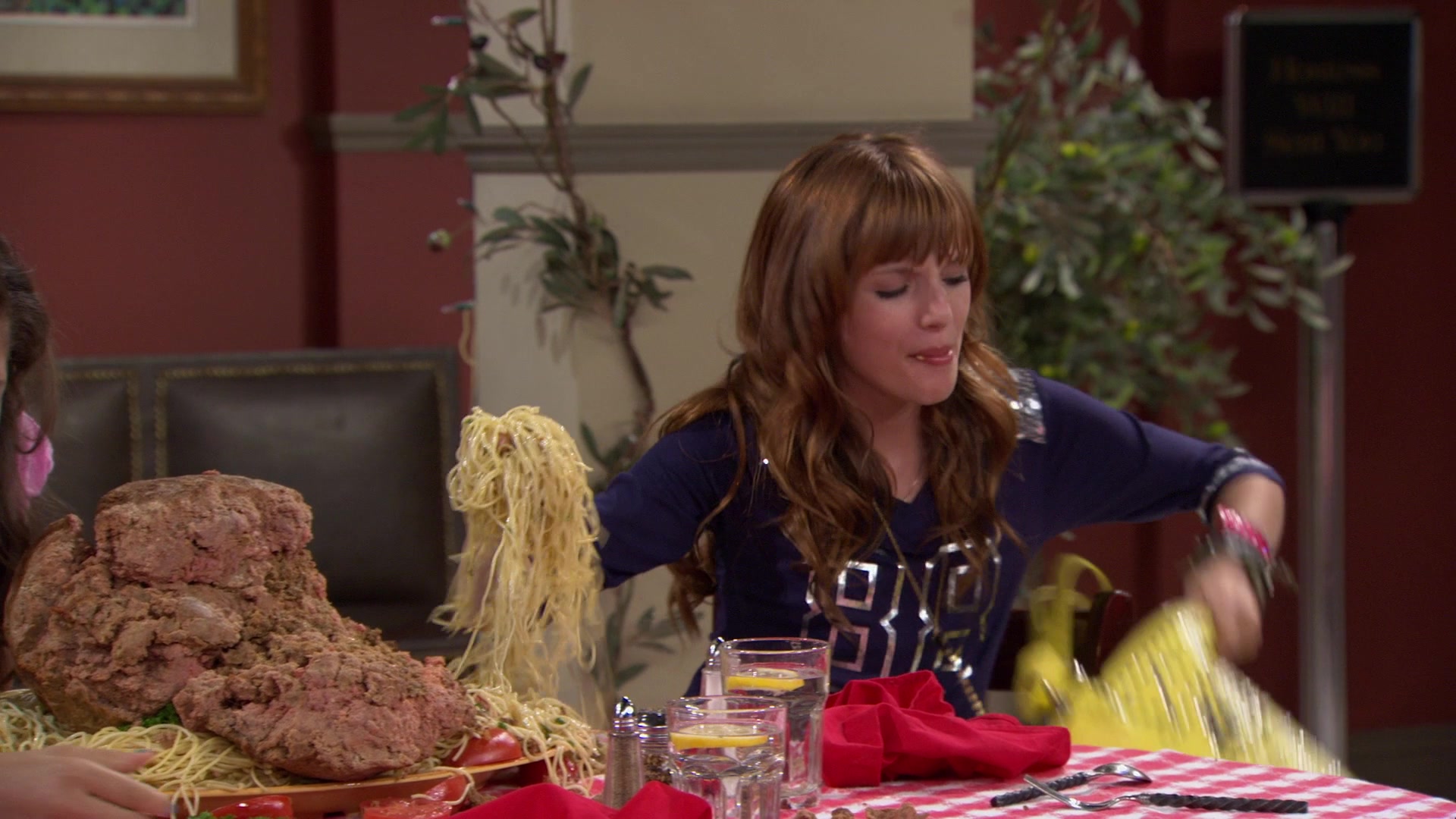 Shake_It_Up_S01E02_1080p_BTD_002477.jpg Shake_It_Up_S01E02_1080p_BTD_002477.jpg