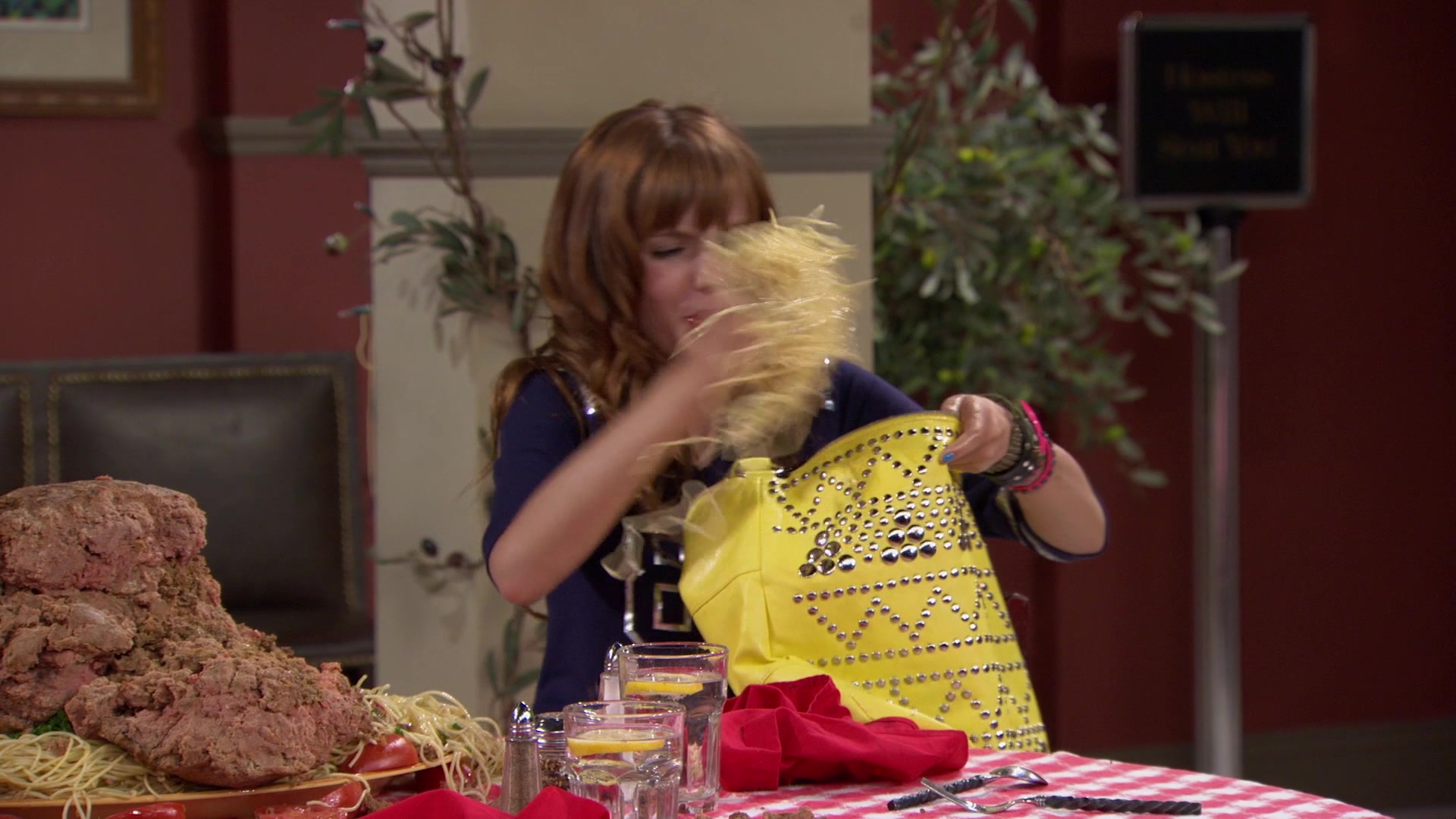 Shake_It_Up_S01E02_1080p_BTD_002480.jpg