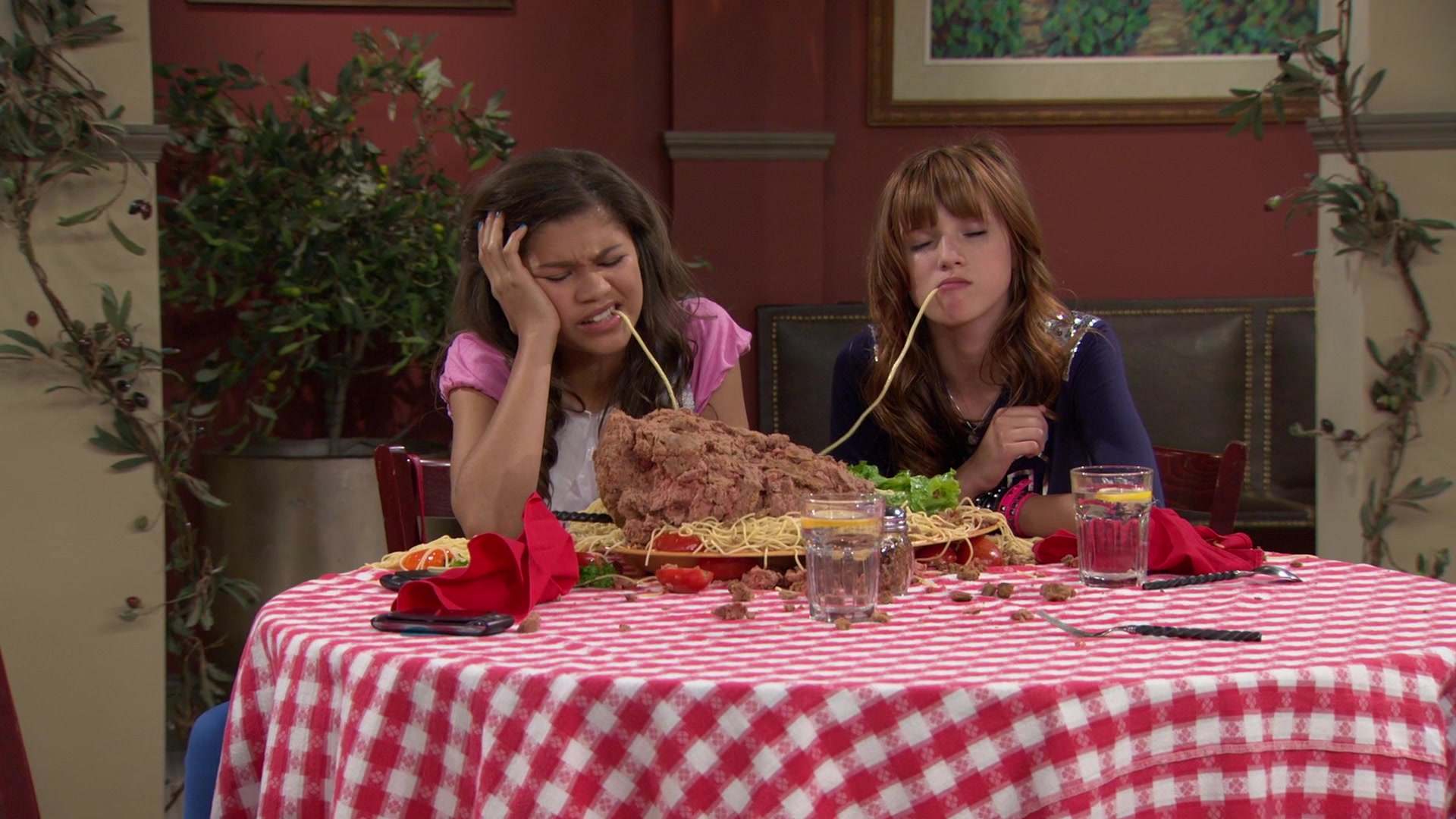 Shake_It_Up_S01E02_1080p_BTD_002517.jpg Shake_It_Up_S01E02_1080p_BTD_002517.jpg
