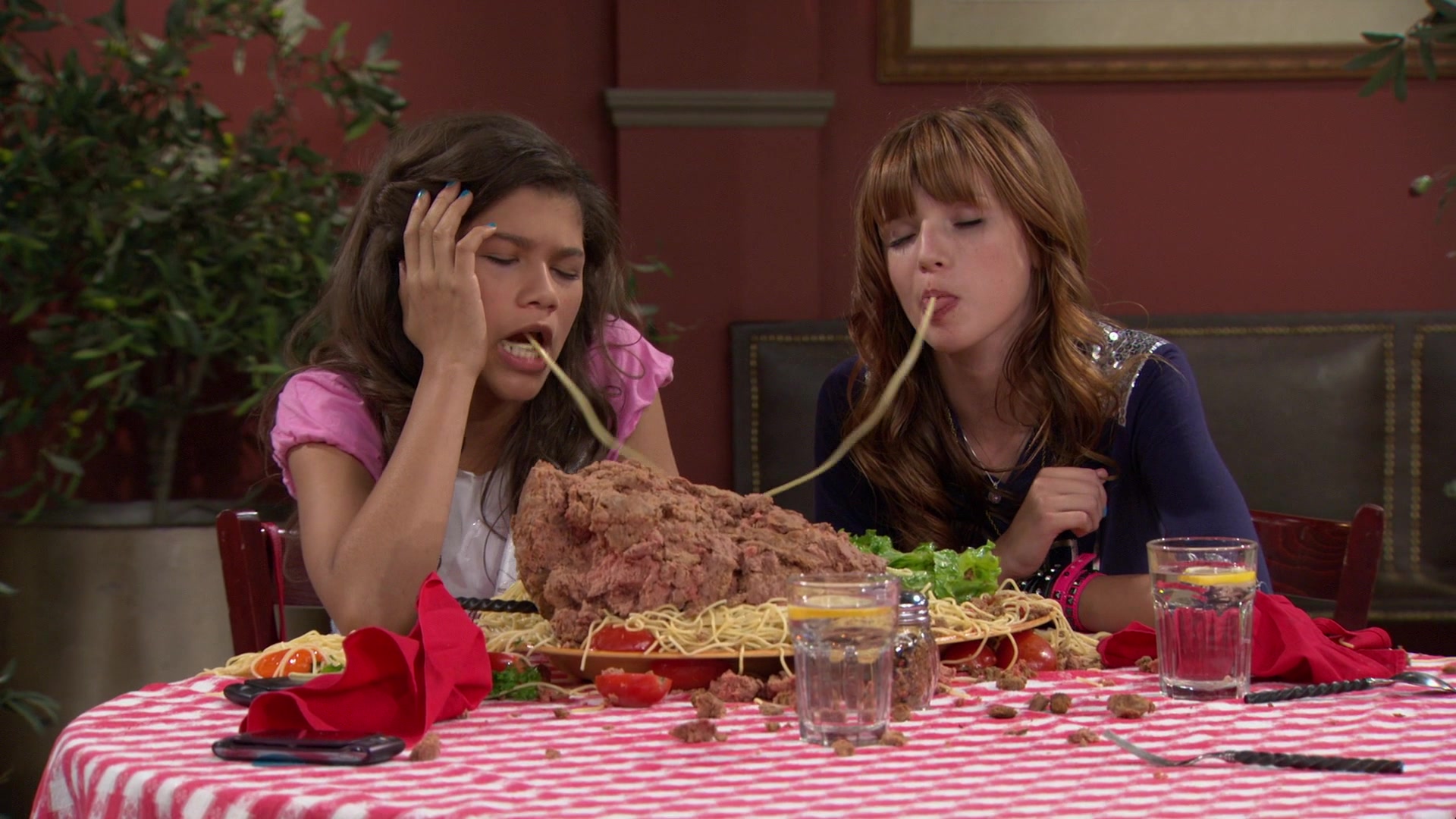 Shake_It_Up_S01E02_1080p_BTD_002523.jpg Shake_It_Up_S01E02_1080p_BTD_002523.jpg